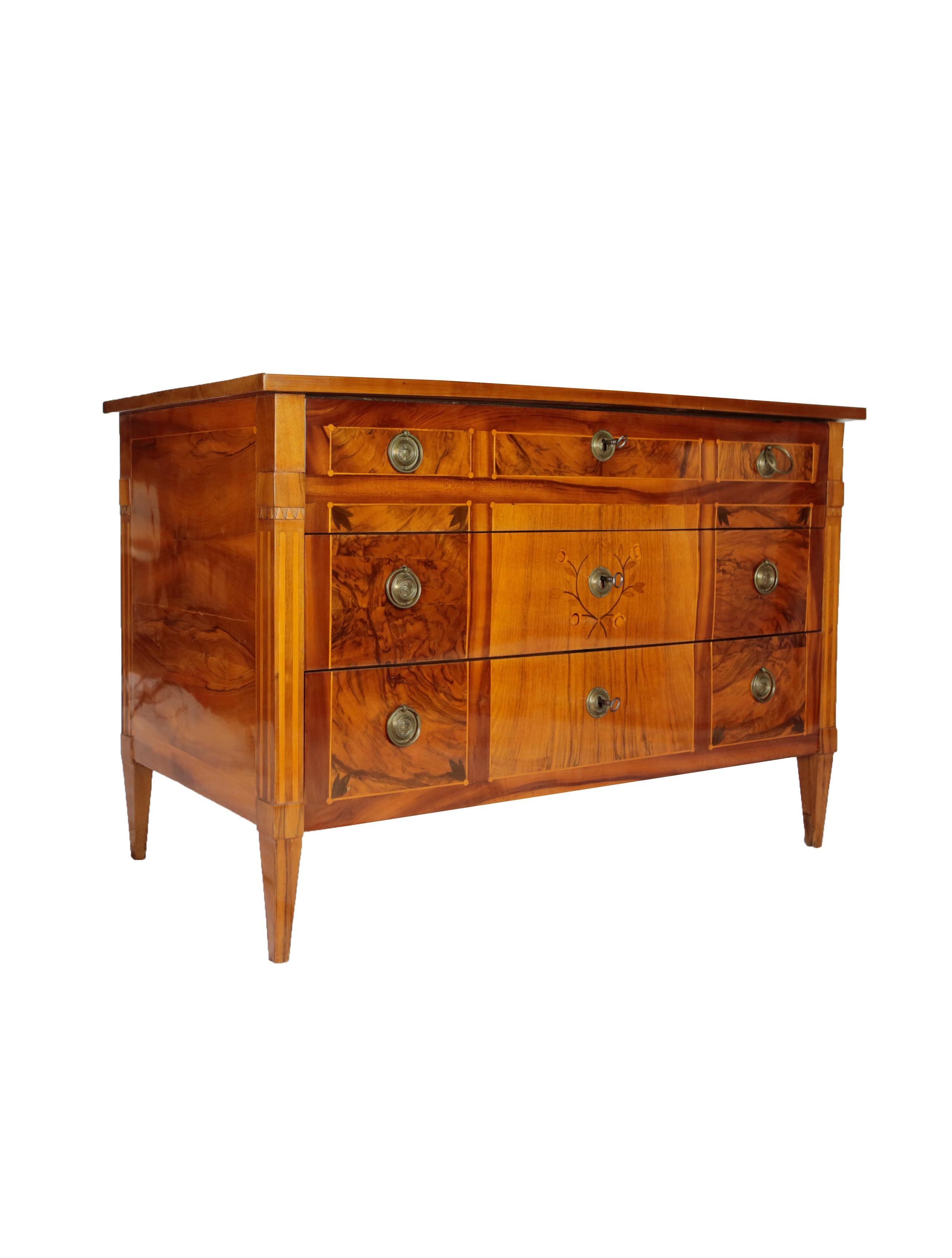 Beautiful straight-lined Louis Seize chest of drawers, worked in Germany, Westphalia circa 1780, veneered with walnut, walnut root, plum and other precious woods and marketed. 
Original fittings, 3 drawers with different sizes, restored condition,
