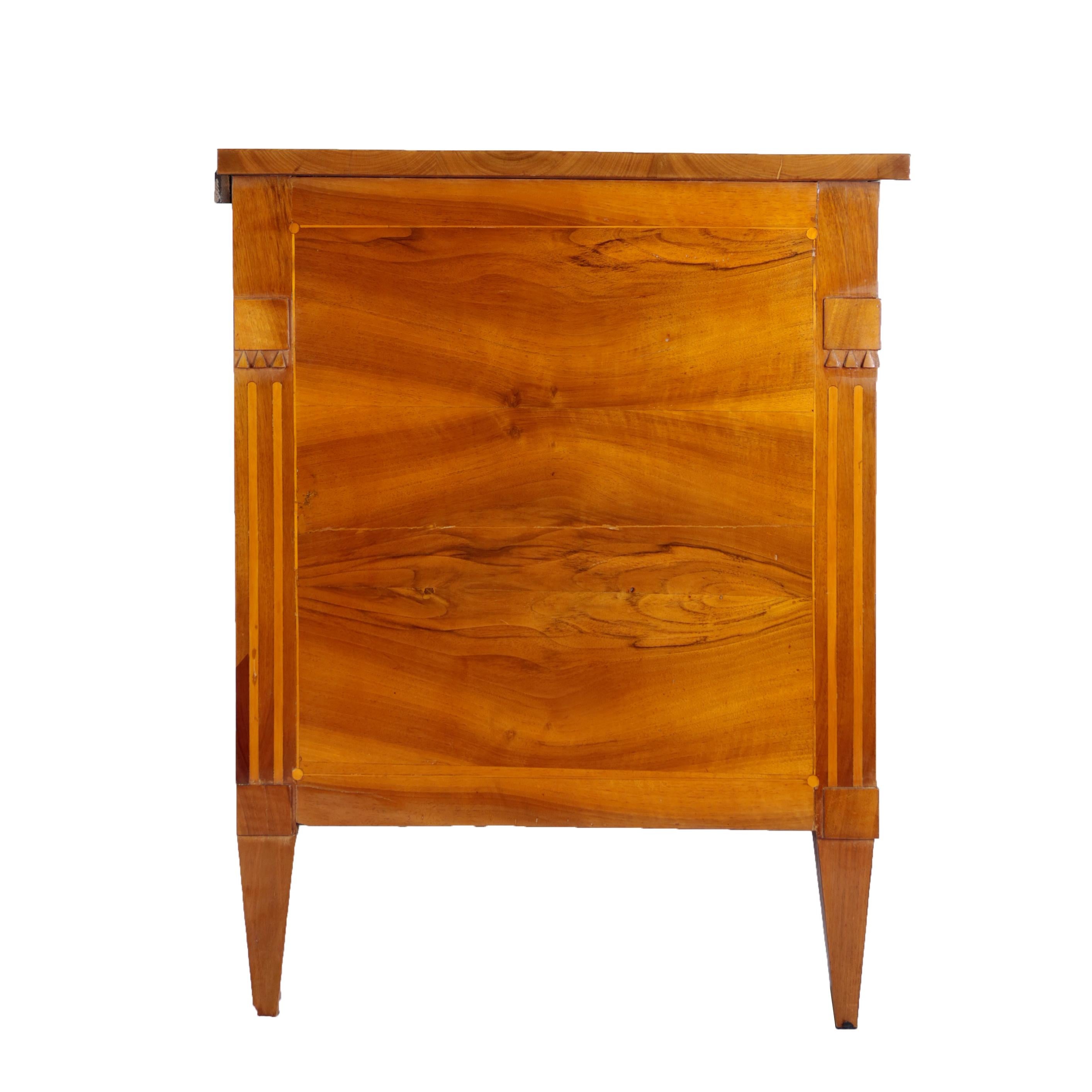 Veneer Late 18th Century Louis Seize Chest of Drawers, circa 1780, Walnut and Nutroot