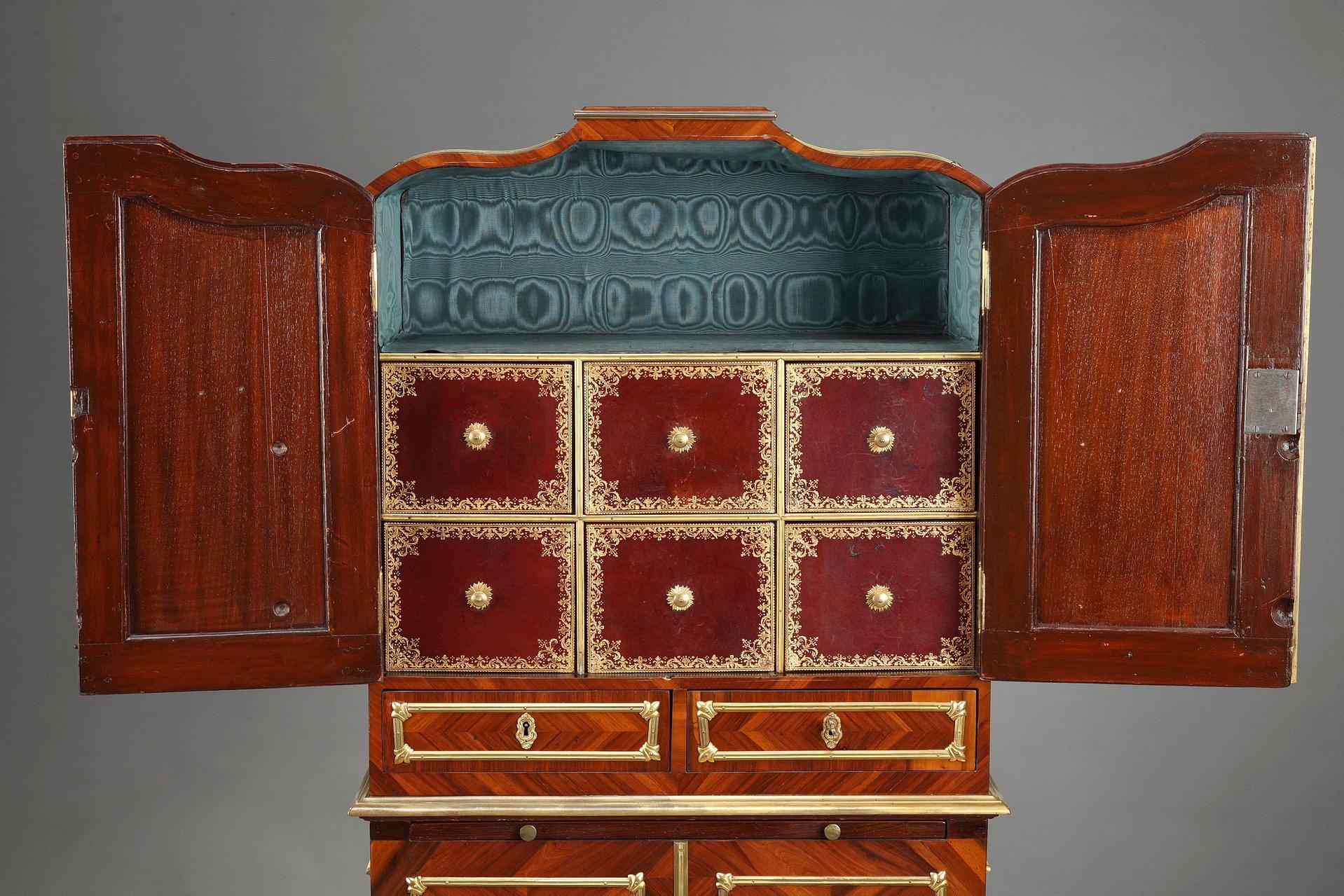 Louis XVI.-Cartonnier-Schreibtisch aus dem späten 18. Jahrhundert im Angebot 4