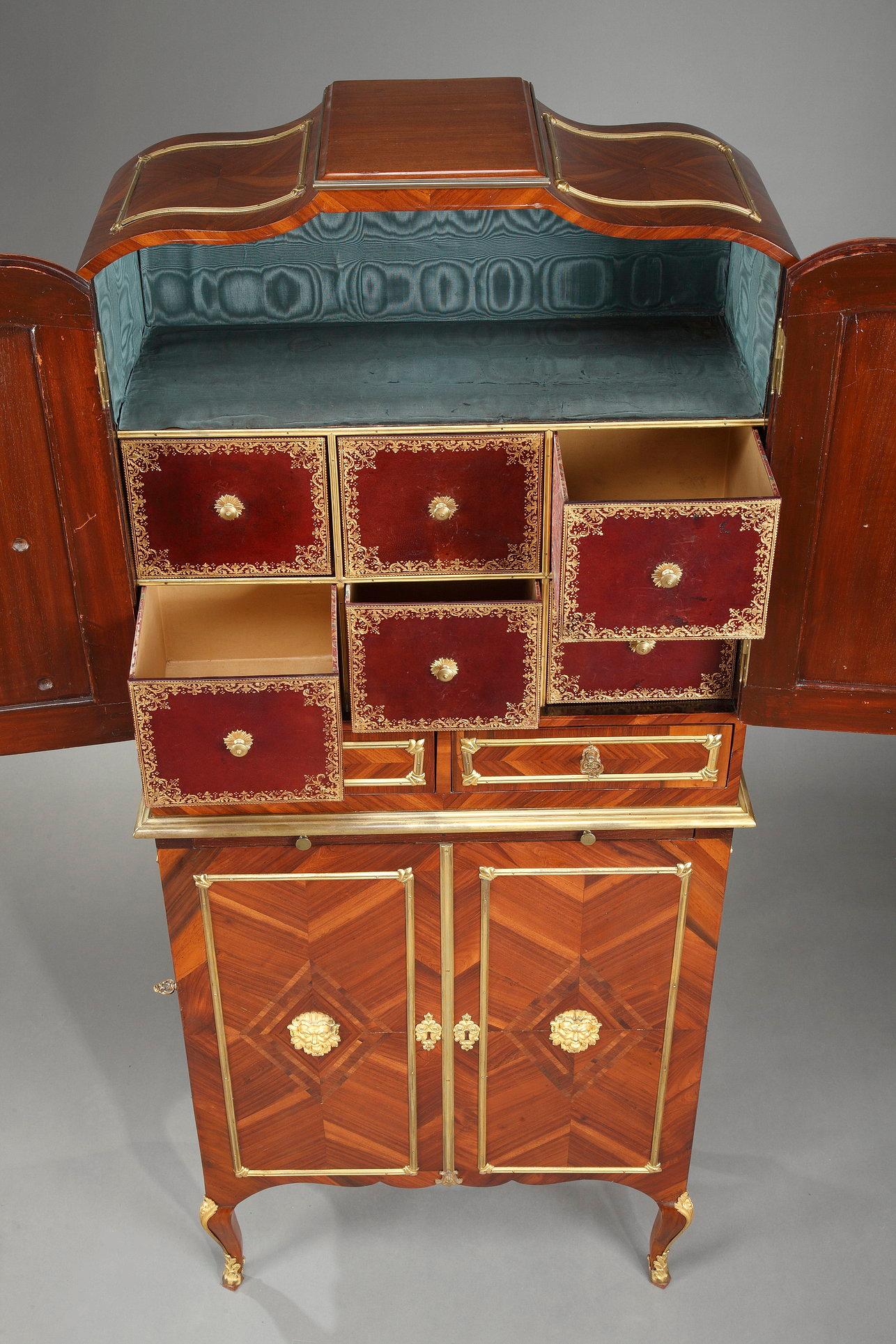 Louis XVI.-Cartonnier-Schreibtisch aus dem späten 18. Jahrhundert (18. Jahrhundert und früher) im Angebot