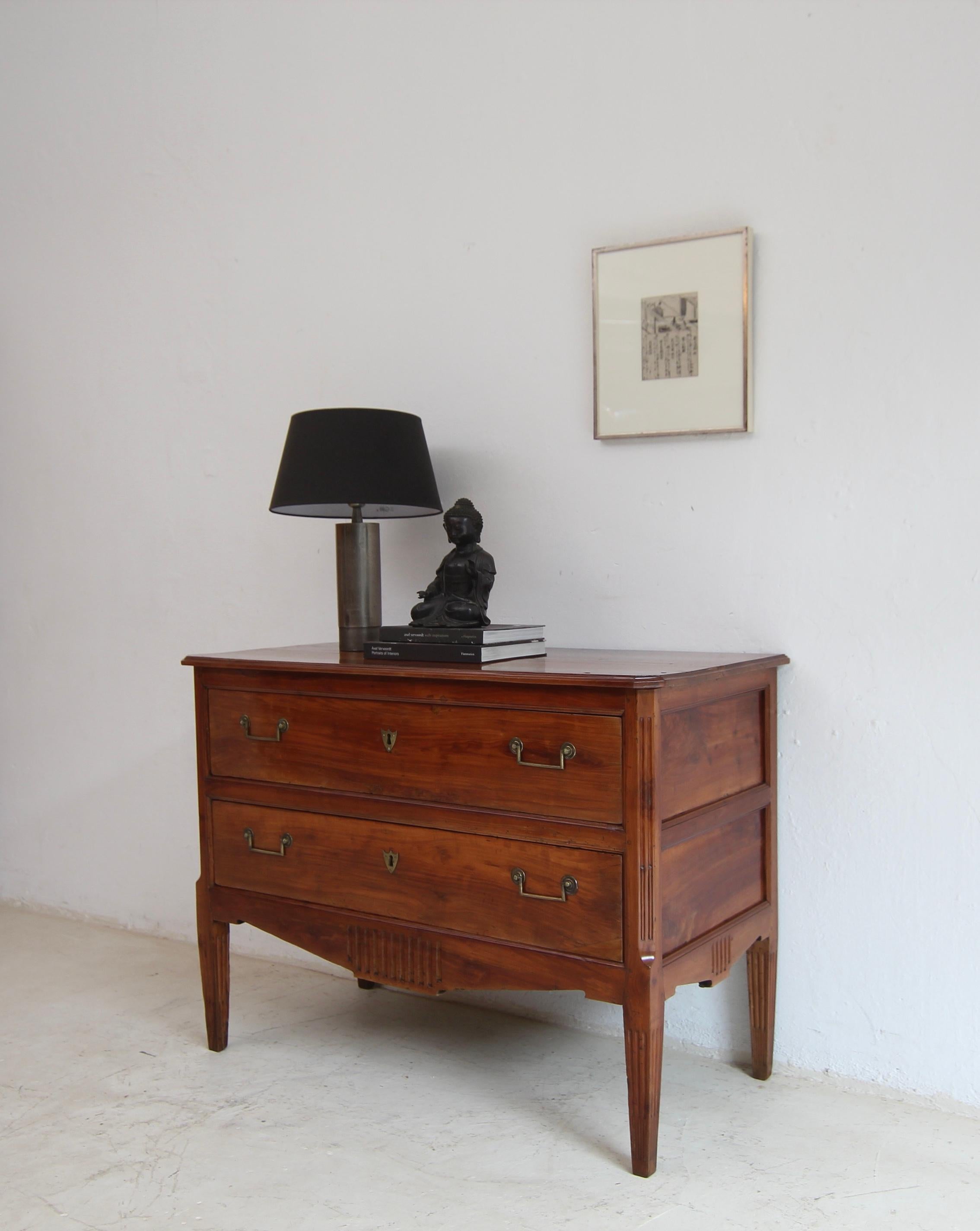 European Late 18th Century Louis XVI Cherrywood Chest of Drawers For Sale