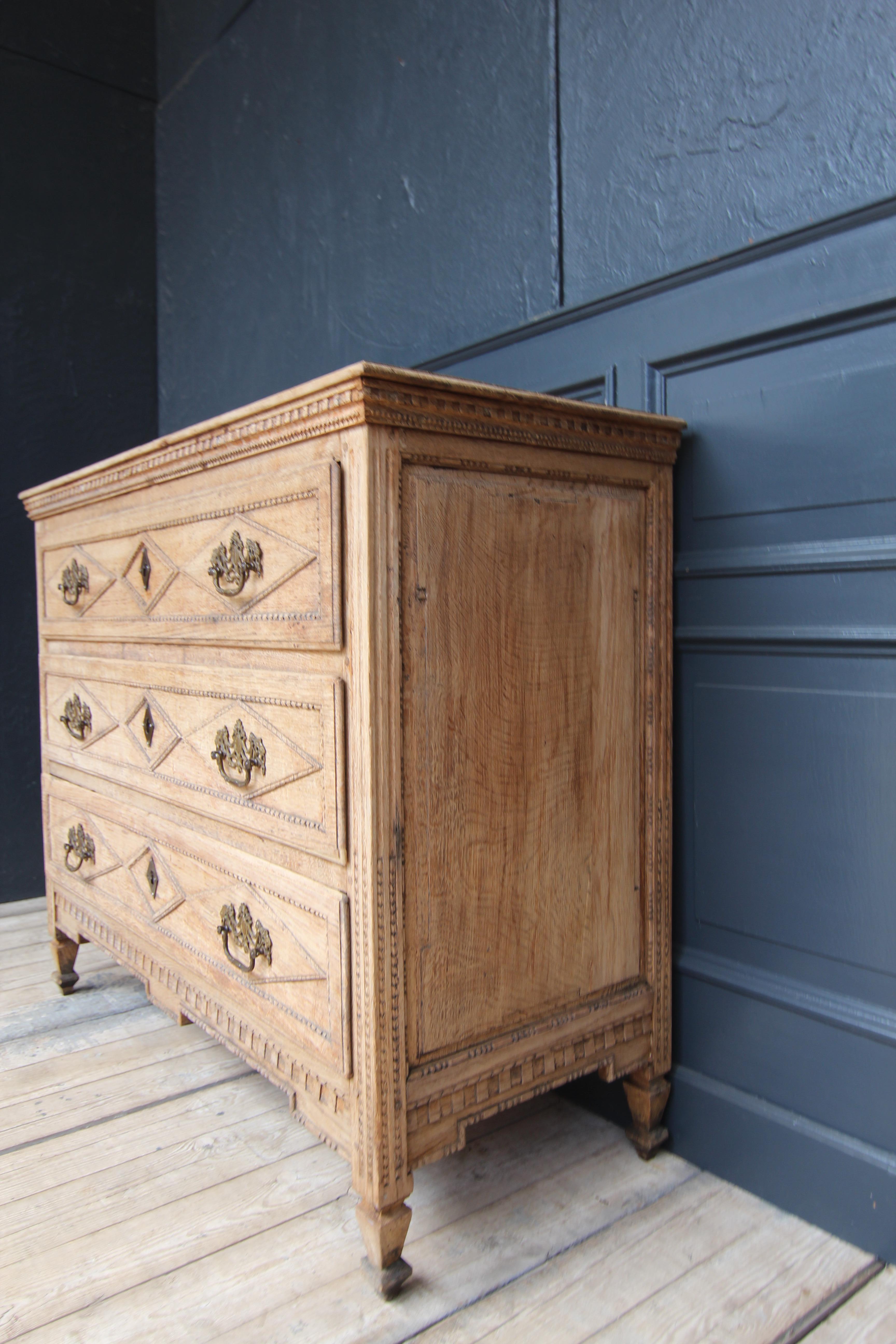 Late 18th Century Louis XVI Chest of Drawers in Stripped Oak 1