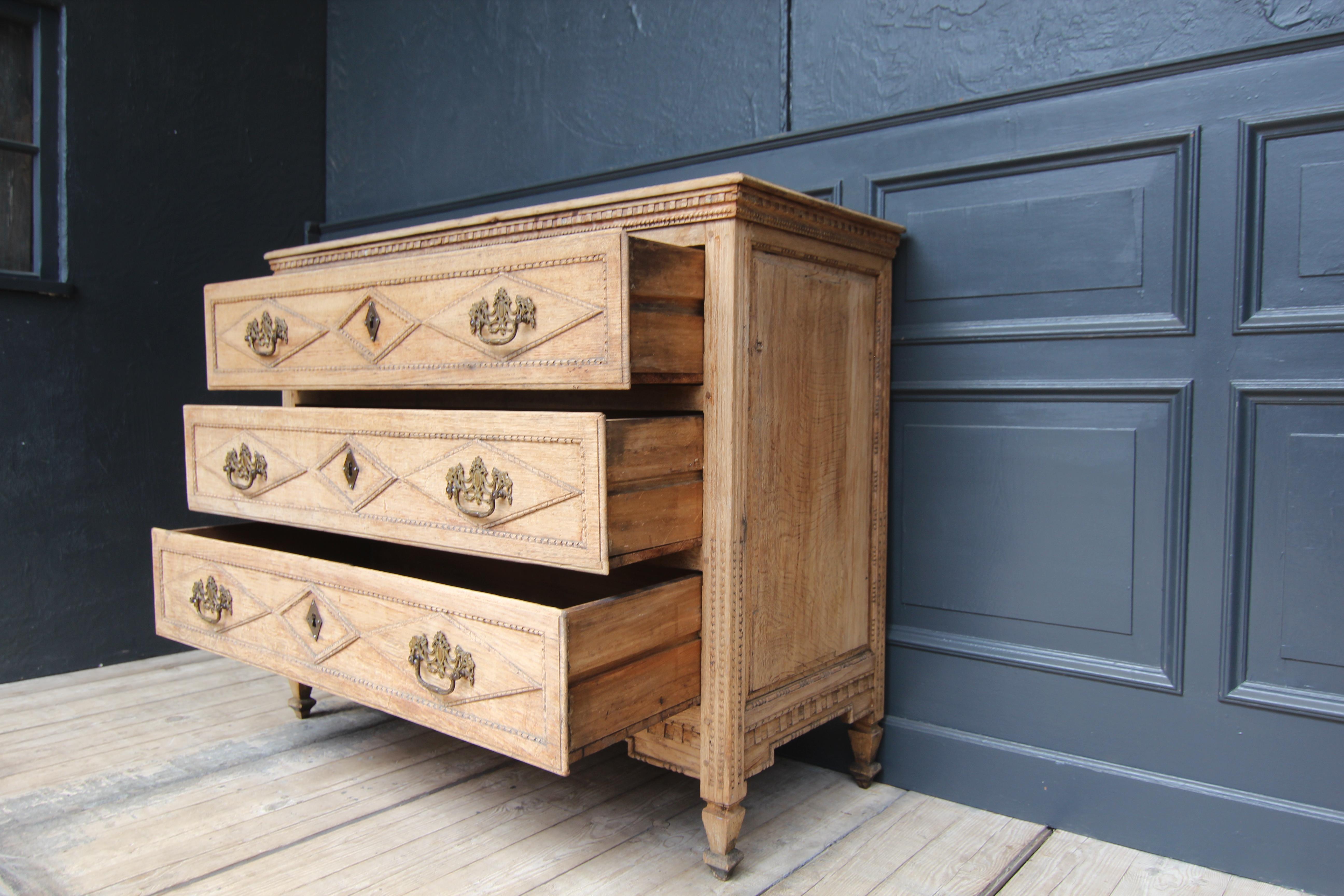 Late 18th Century Louis XVI Chest of Drawers in Stripped Oak 2