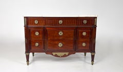 Cassettone Luigi XVI della fine del XVIII secolo, impiallacciato in mogano