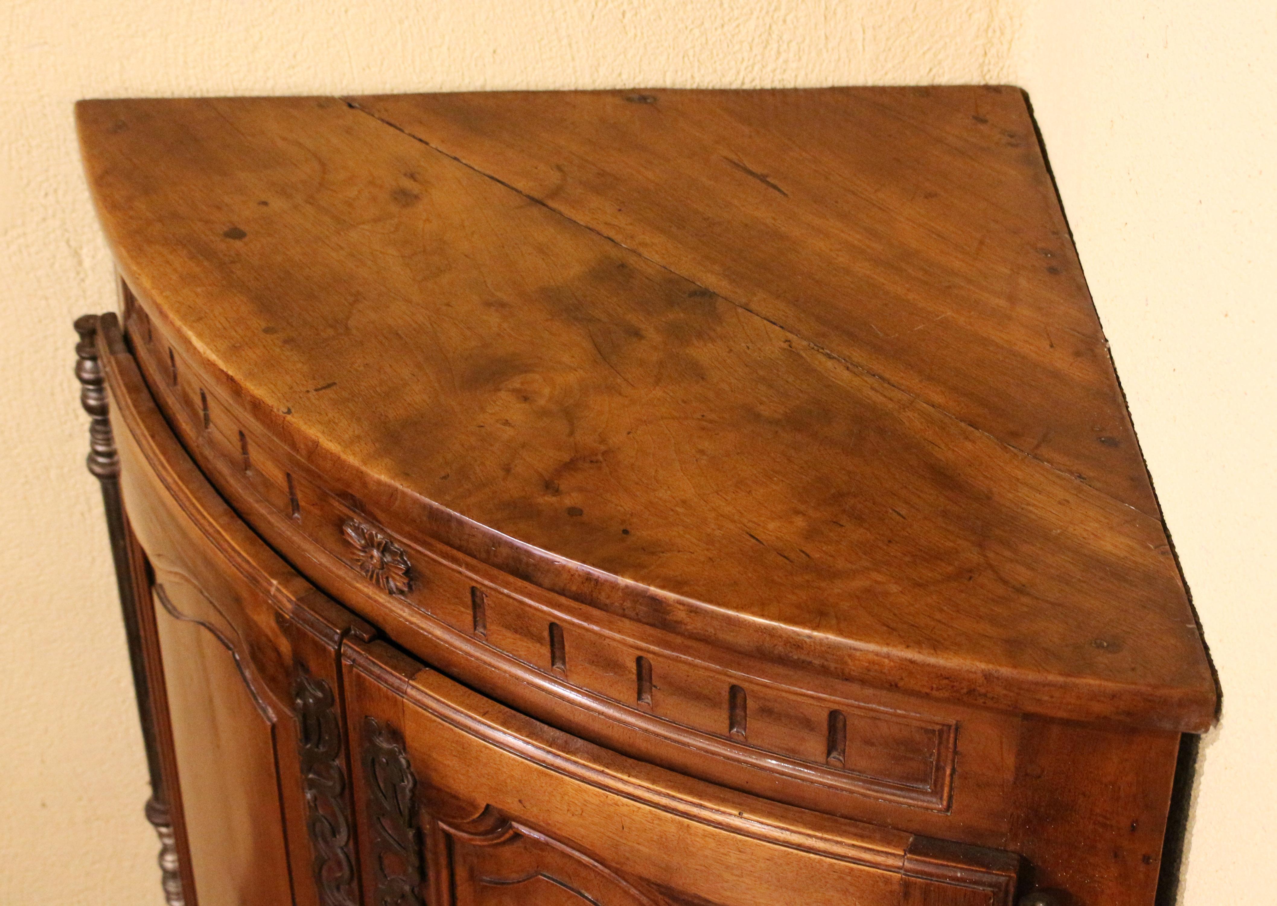 Late 18th Century Louis XVI Corner Cabinet In Good Condition In Chapel Hill, NC