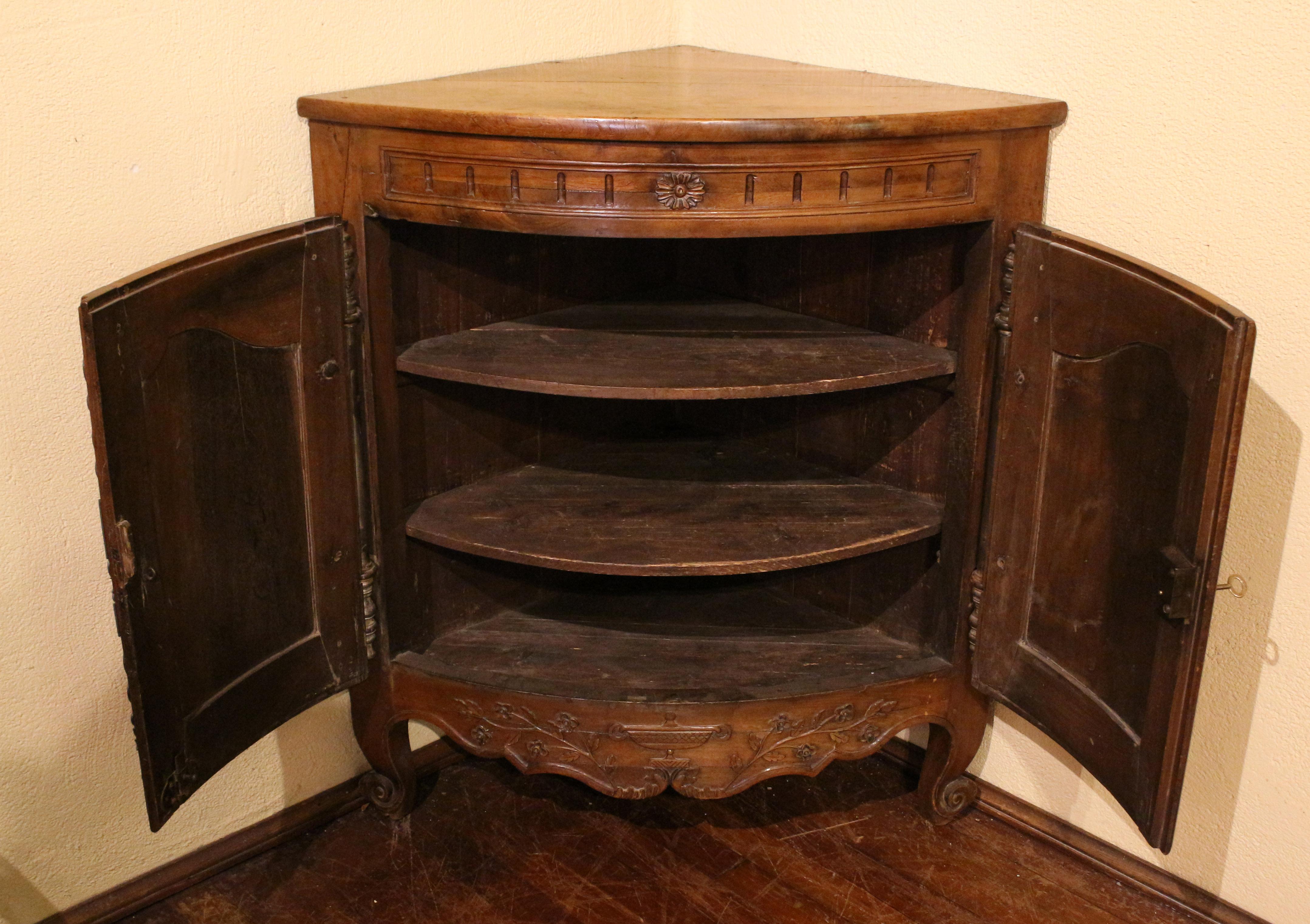 Walnut Late 18th Century Louis XVI Corner Cabinet