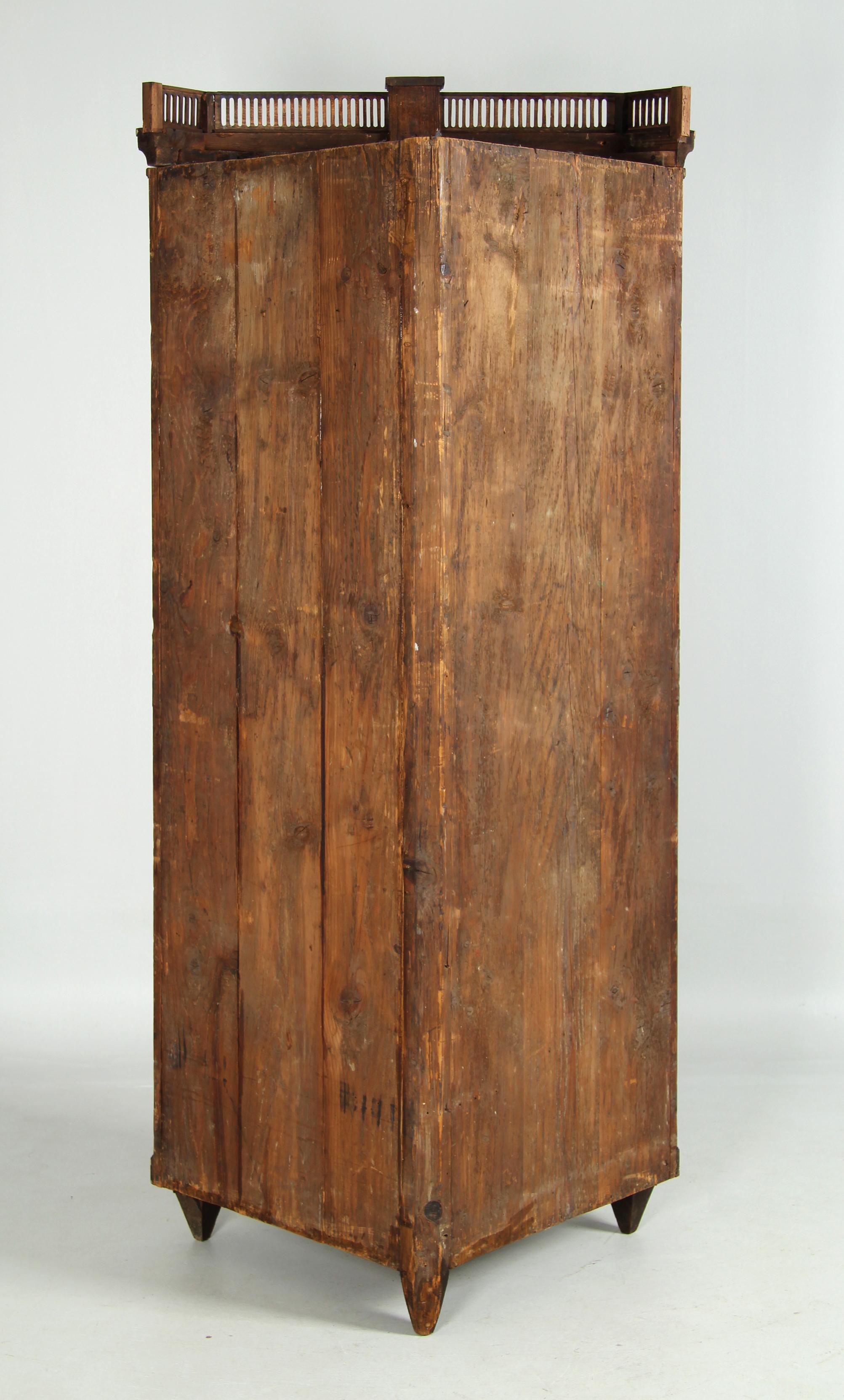 Louis-XVI-Eckschrank mit Intarsien, Deutschland, Ende 18. Jahrhundert, um 1790 im Angebot 7