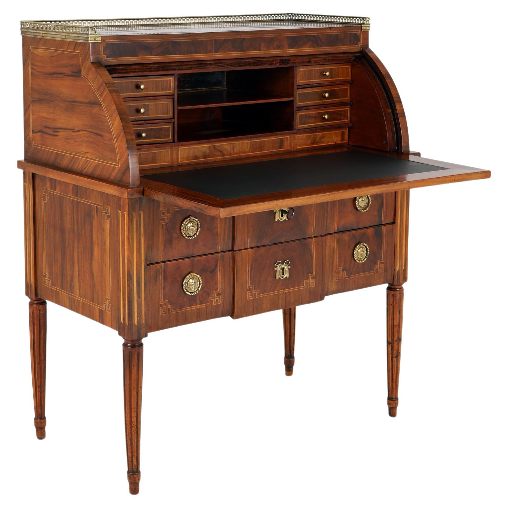 Late 18th Century Louis XVI Cylinder Desk with central lock and beautiful patina For Sale