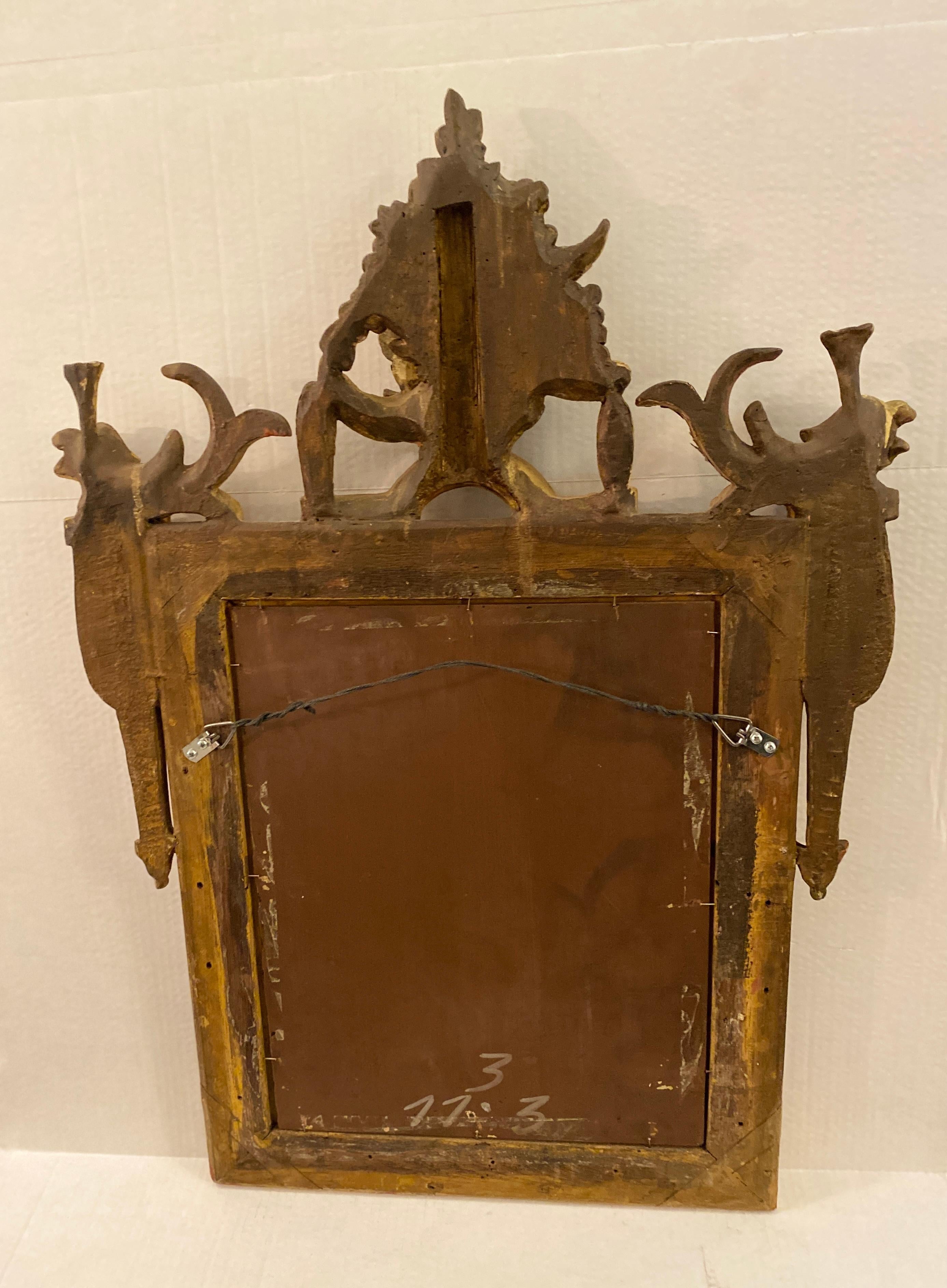 Miroir en bois doré Louis XVI de la fin du XVIIIe siècle en vente 4
