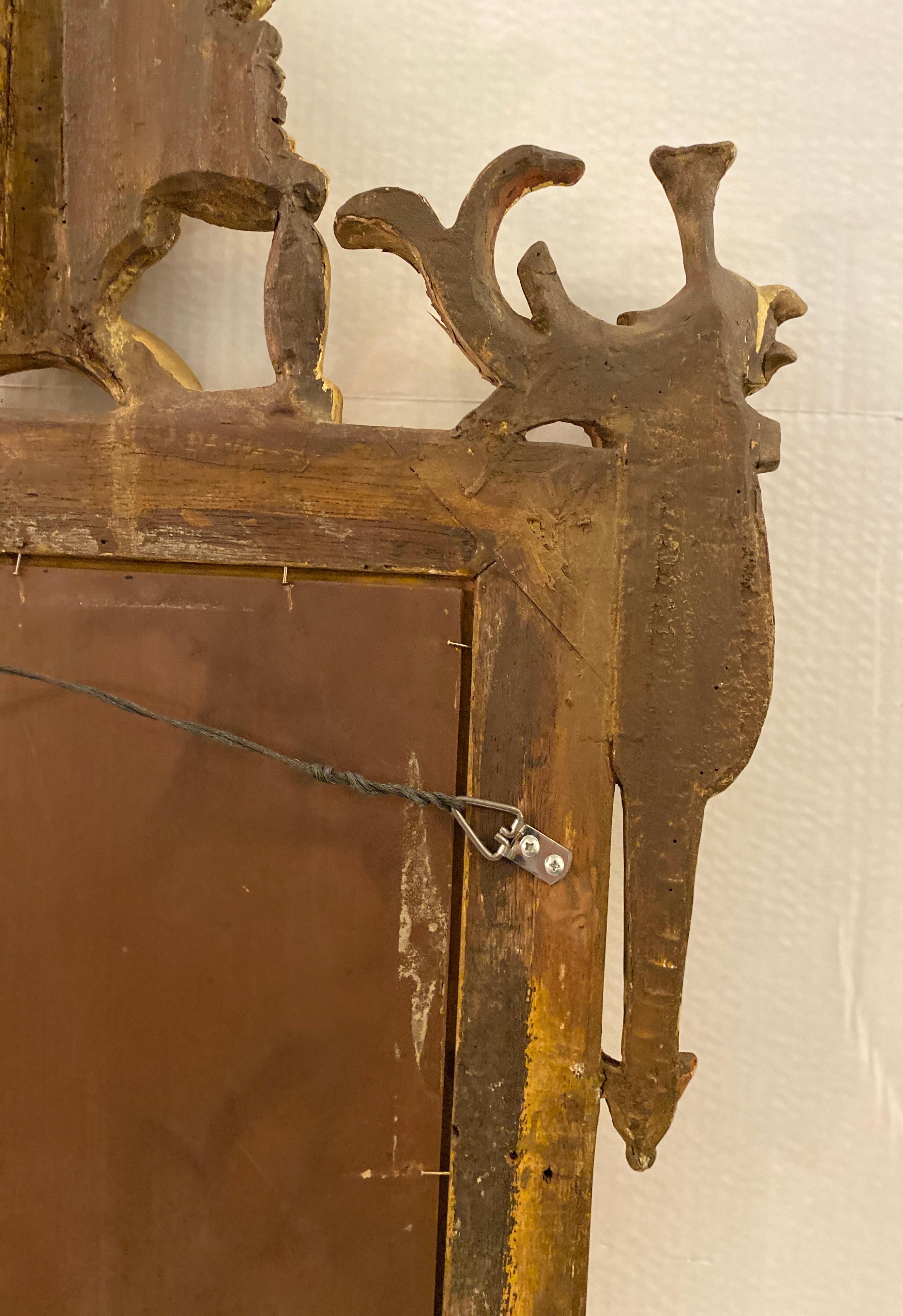 Miroir en bois doré Louis XVI de la fin du XVIIIe siècle en vente 7