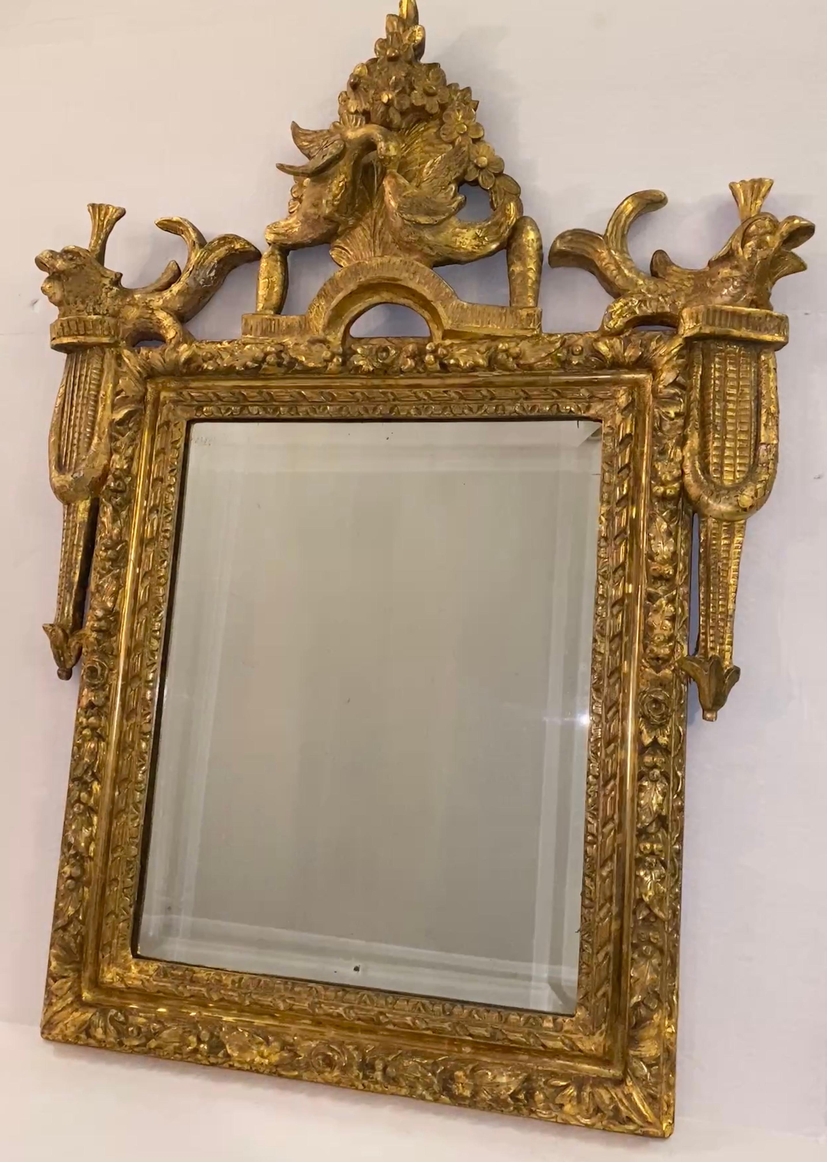 Miroir en bois doré Louis XVI de la fin du XVIIIe siècle Excellent état - En vente à Mt Kisco, NY