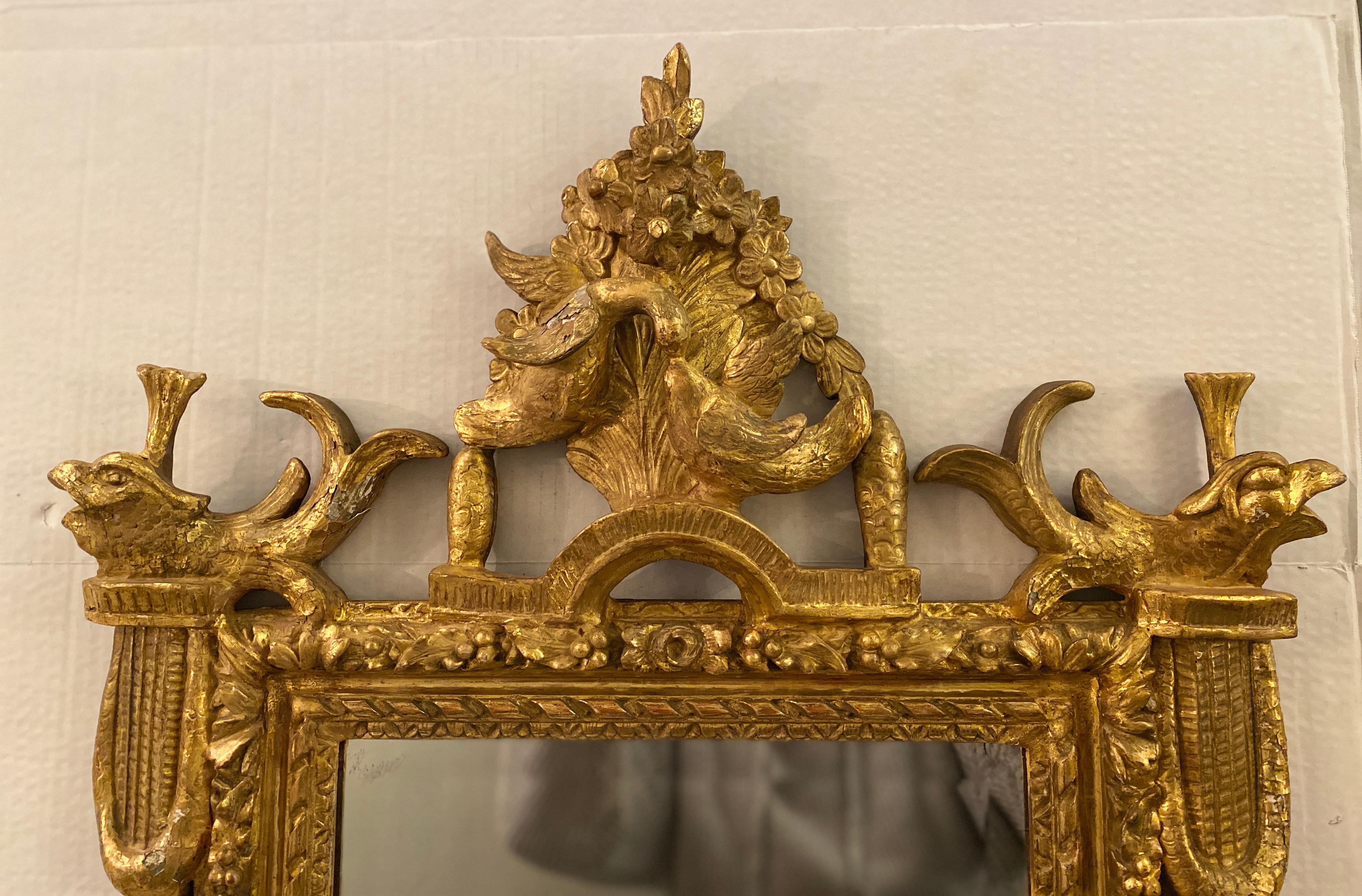 Miroir en bois doré Louis XVI de la fin du XVIIIe siècle en vente 1
