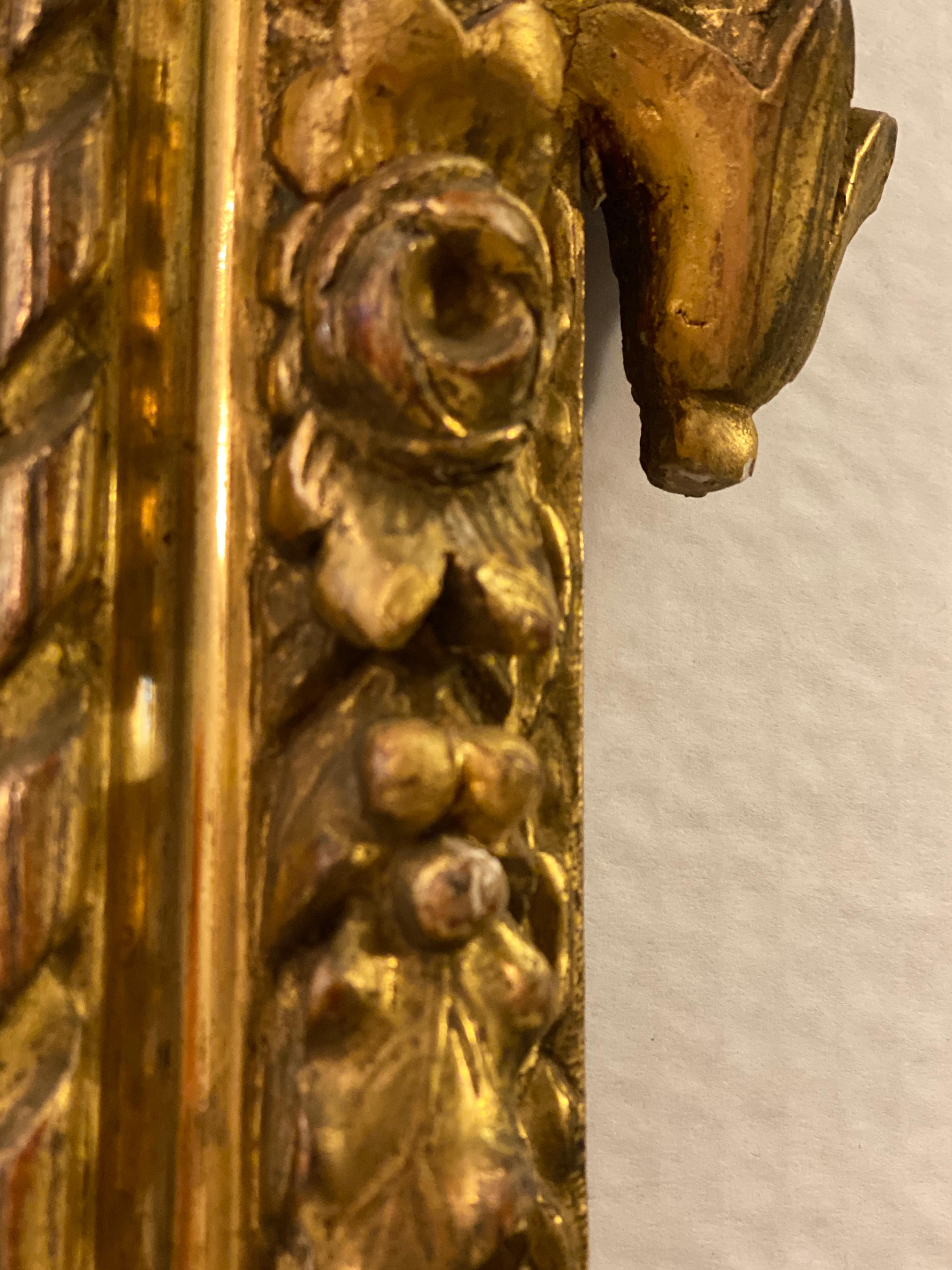 Miroir en bois doré Louis XVI de la fin du XVIIIe siècle en vente 3