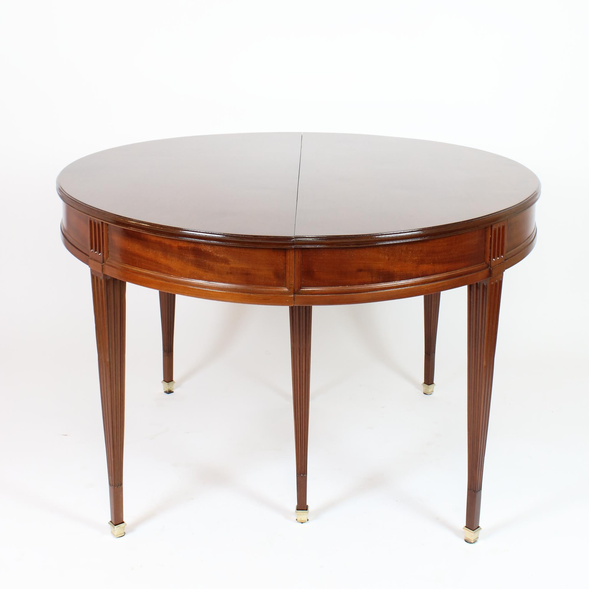 French Late 18th Century Louis XVI Oval Extendable Dining Table For Sale