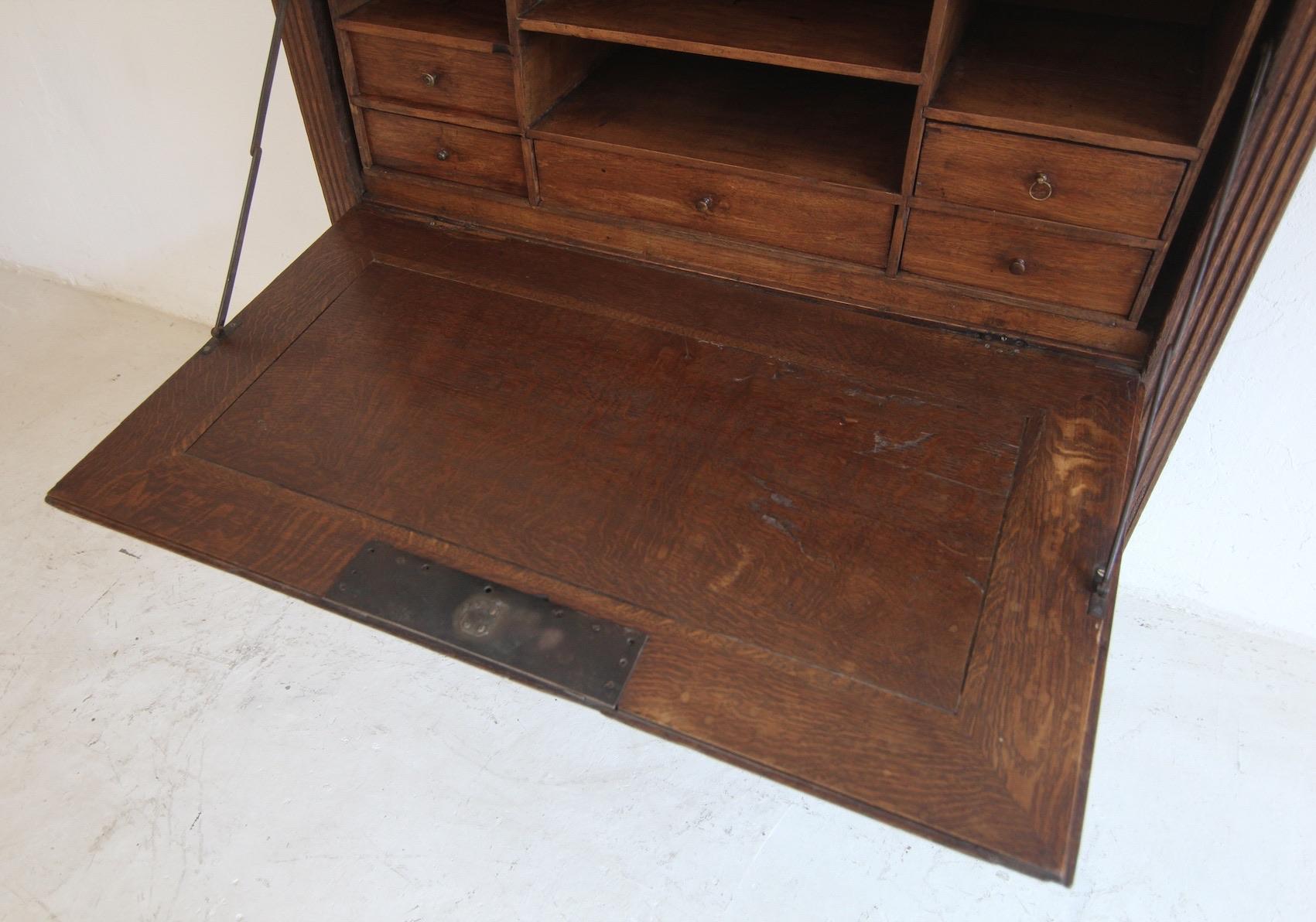 Secretario Luis XVI de finales del siglo XVIII de madera de roble Roble en venta