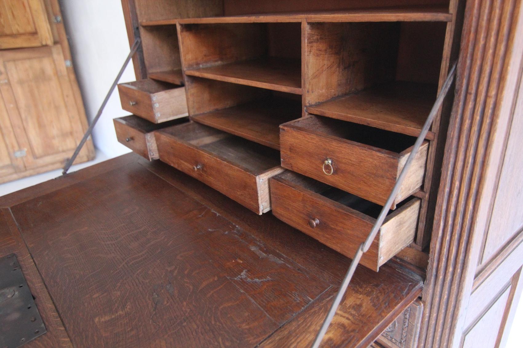 Secretario Luis XVI de finales del siglo XVIII de madera de roble en venta 2