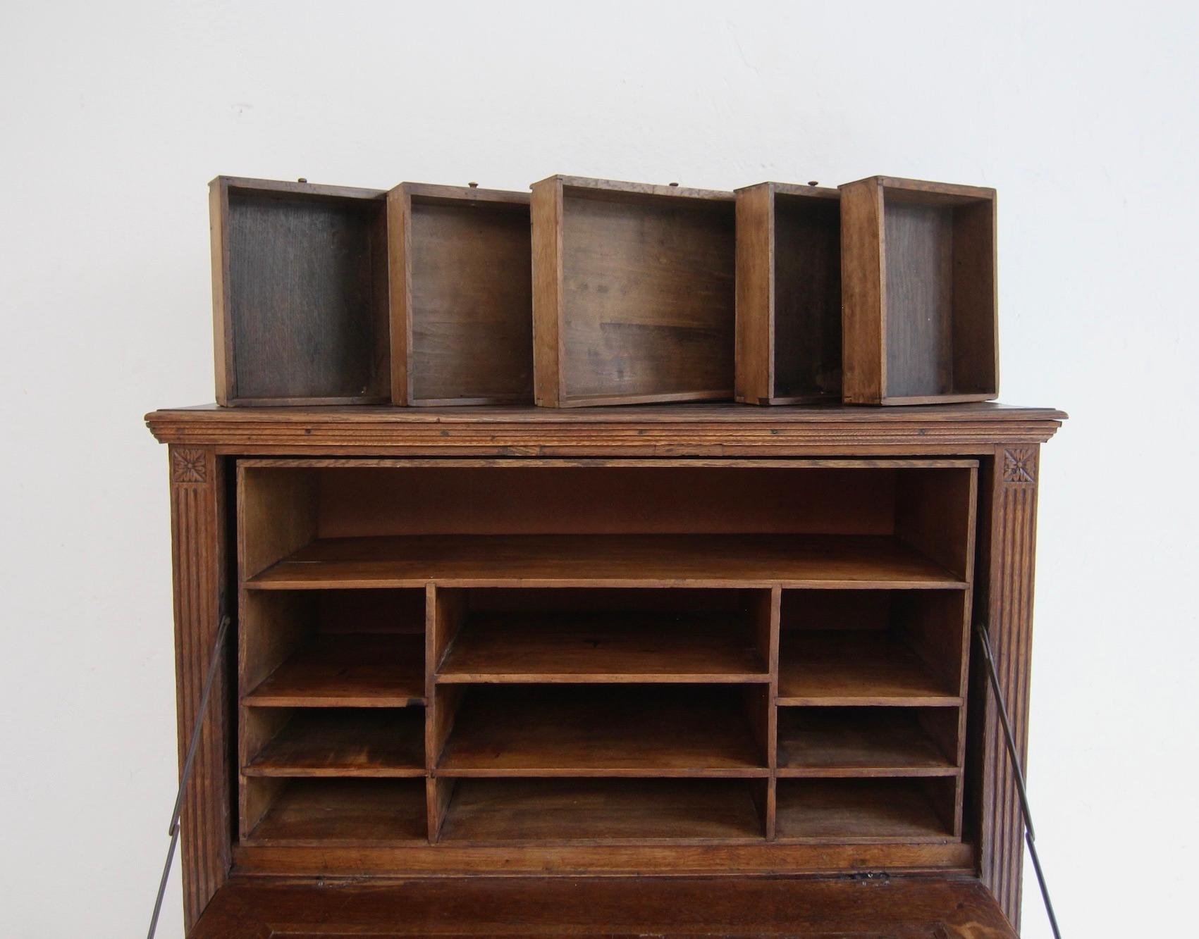 Secretario Luis XVI de finales del siglo XVIII de madera de roble en venta 3