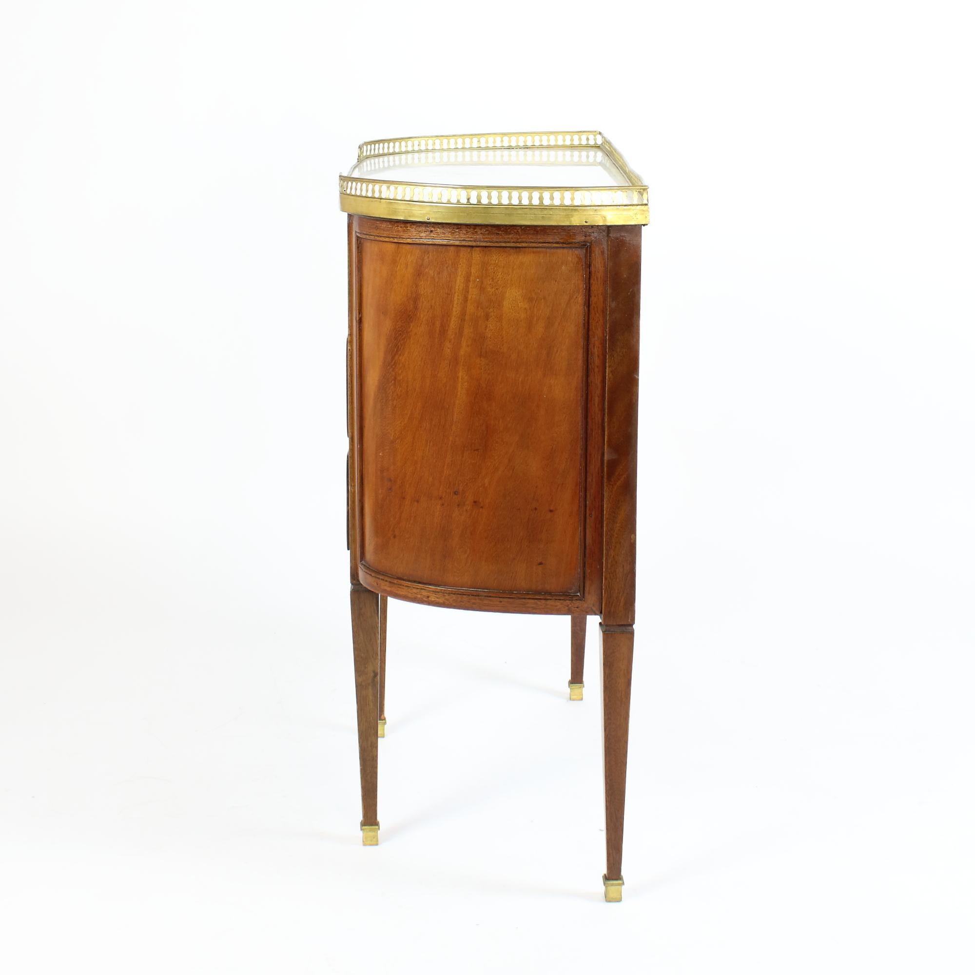 Late 18th Century Louis XVI Walnut Demilune Commode or Table Chiffonière For Sale 1