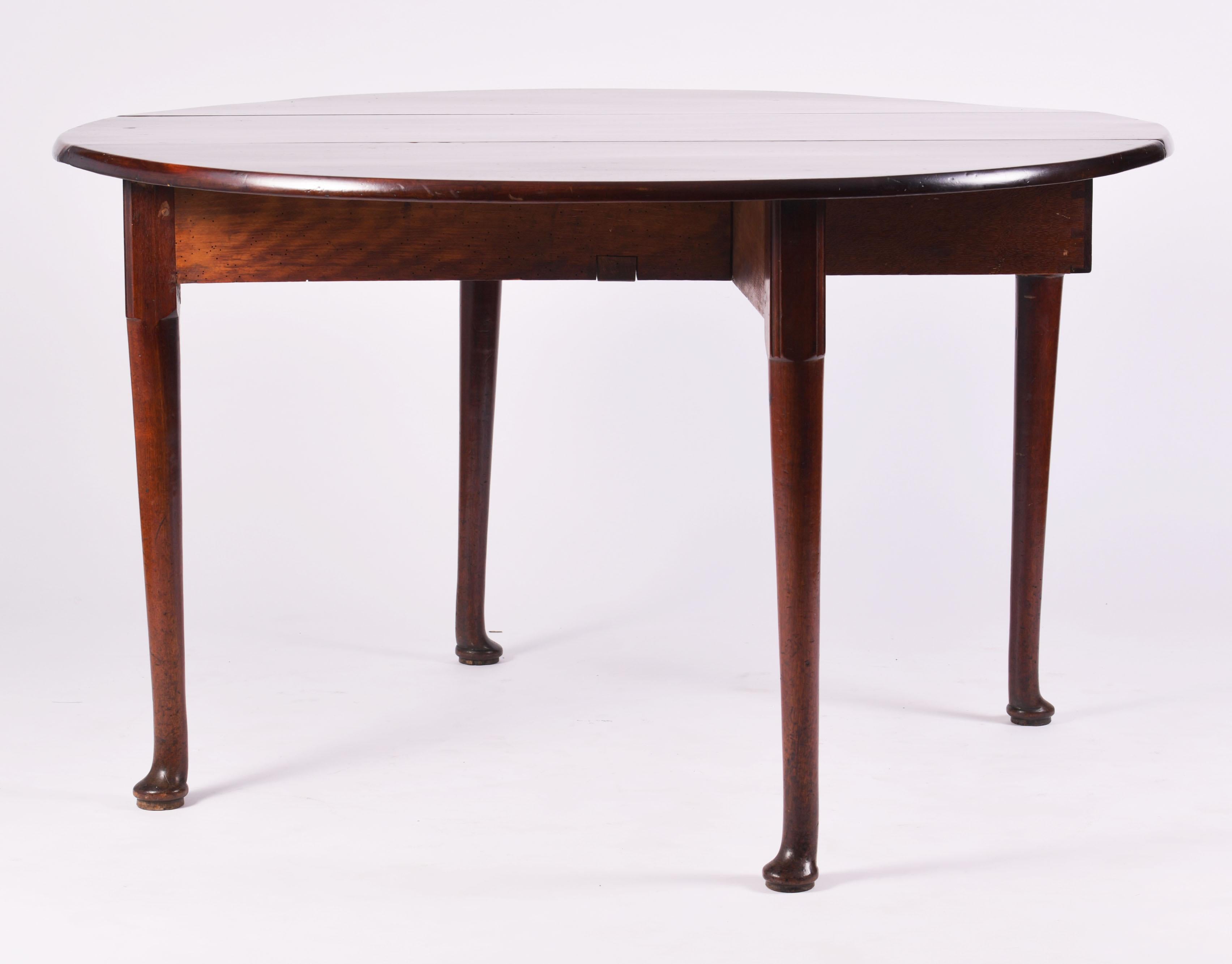 Late 18th Century Mahogany Drop Leaf Circular Table 1