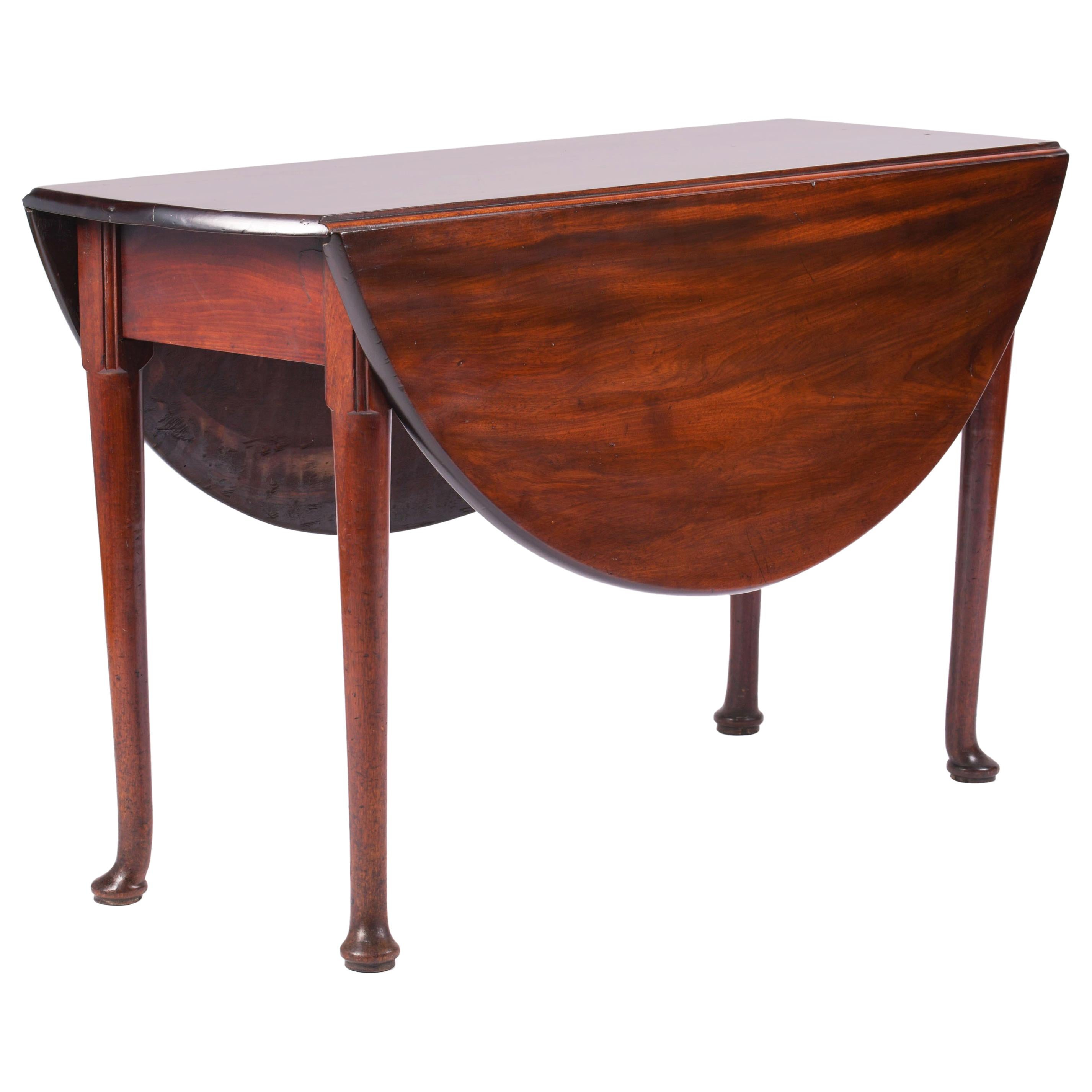 Late 18th Century Mahogany Drop Leaf Circular Table