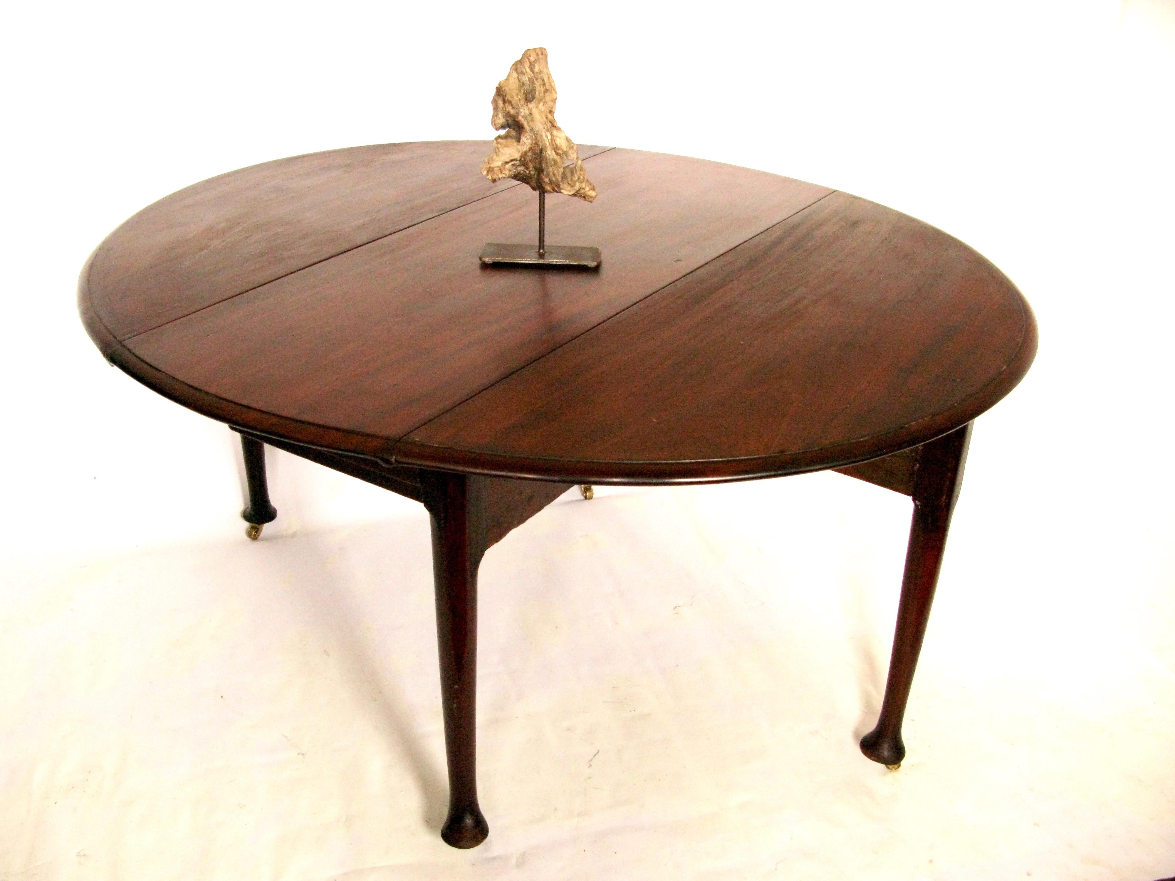 Late 18th Century Mahogany Drop-Leaf Table, England, Dark Mahogany In Fair Condition In South Cotswolds, GB