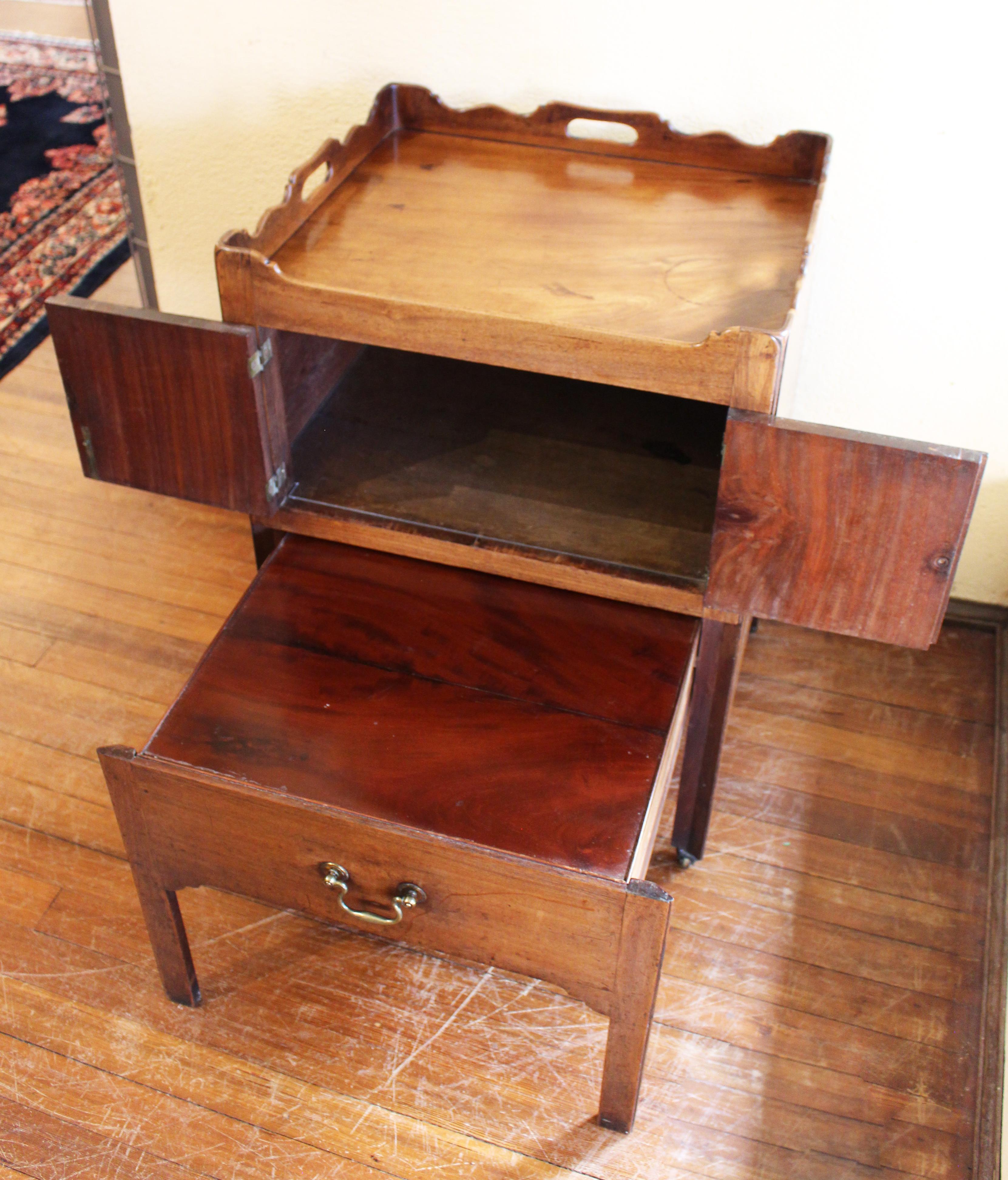 Late 18th Century Mahogany Georgian Tray Top Table with Cabinet In Good Condition In Chapel Hill, NC