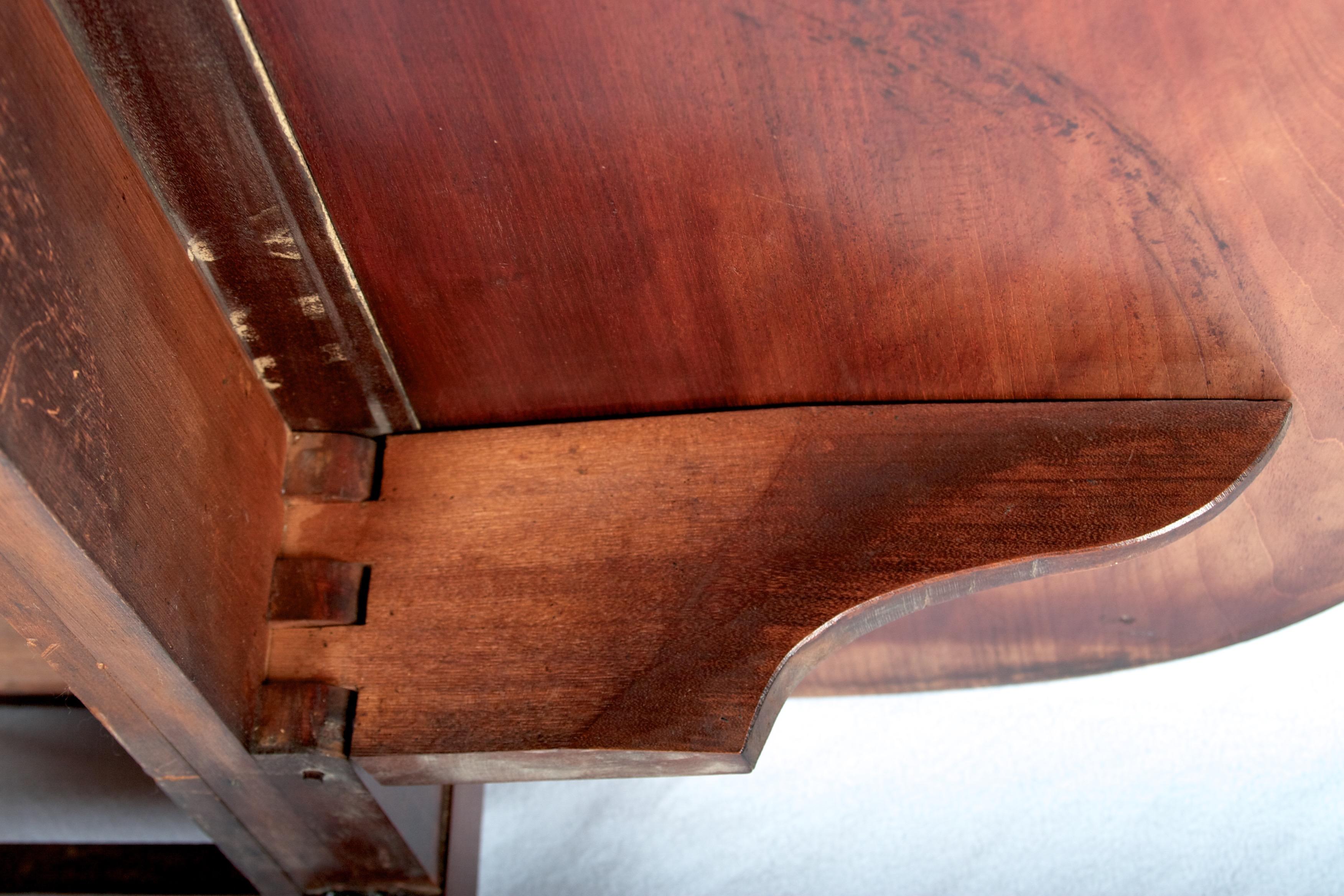 Late 18th Century Mahogany Pembroke Dining Table For Sale 5