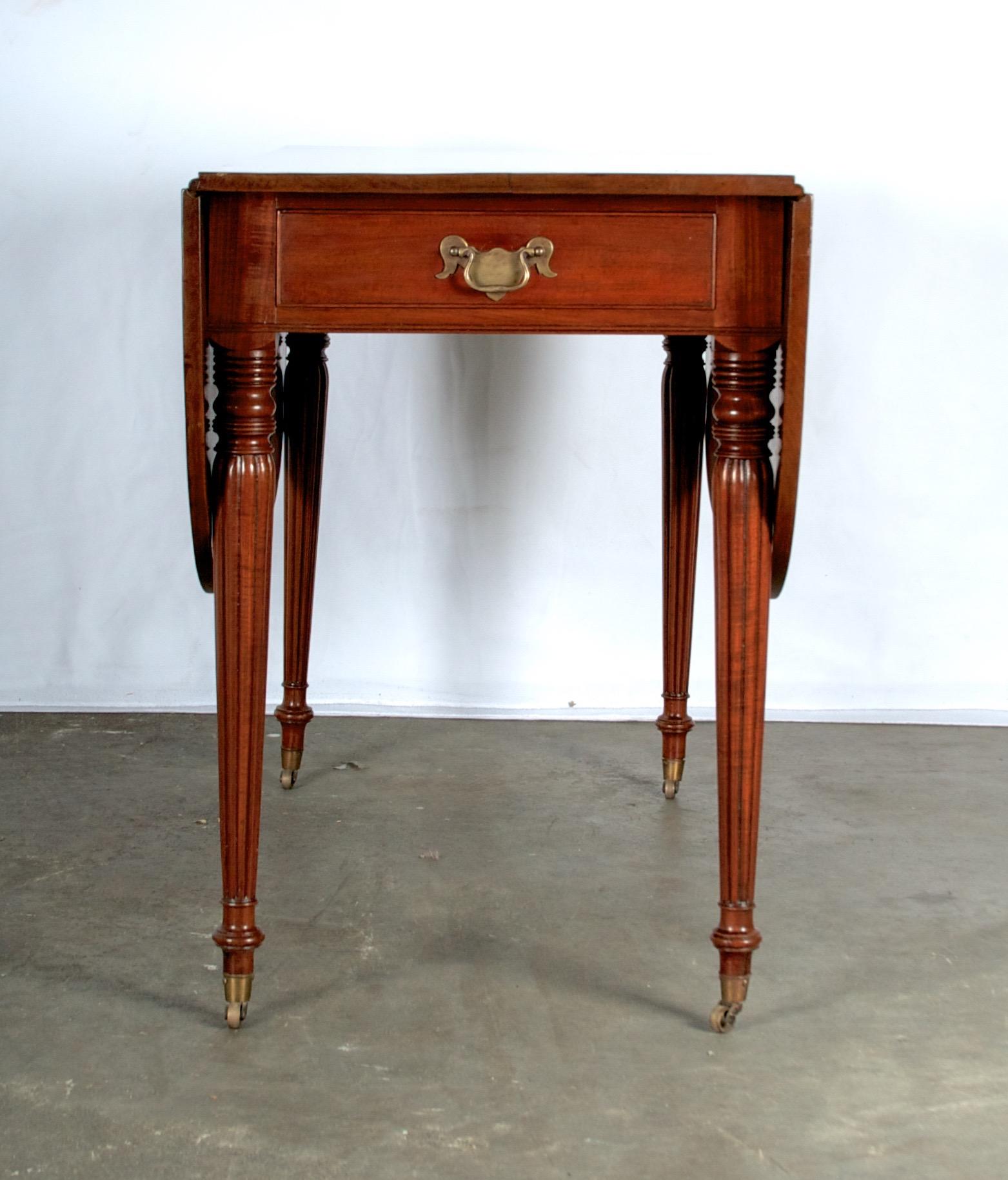 Late 18th Century Mahogany Pembroke Dining Table For Sale 8