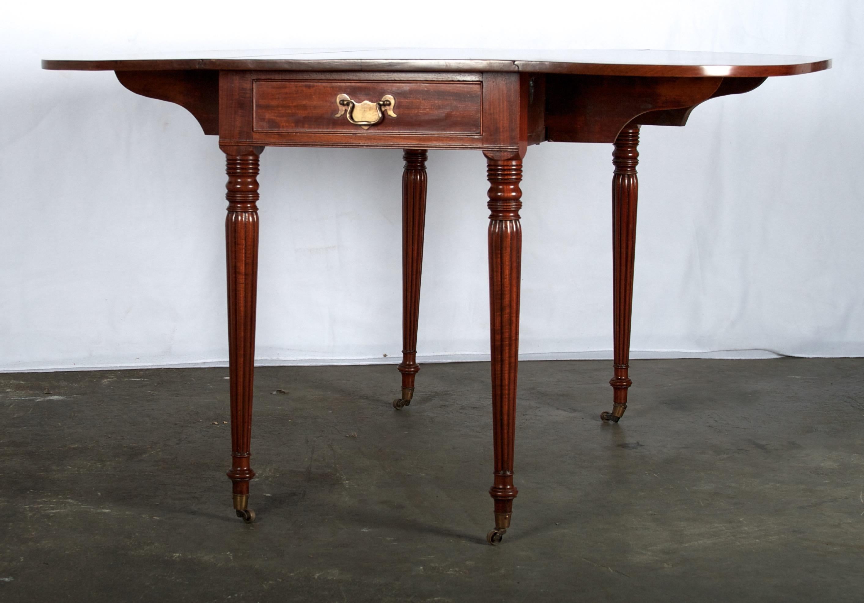 Late 18th Century Mahogany Pembroke Dining Table For Sale 12
