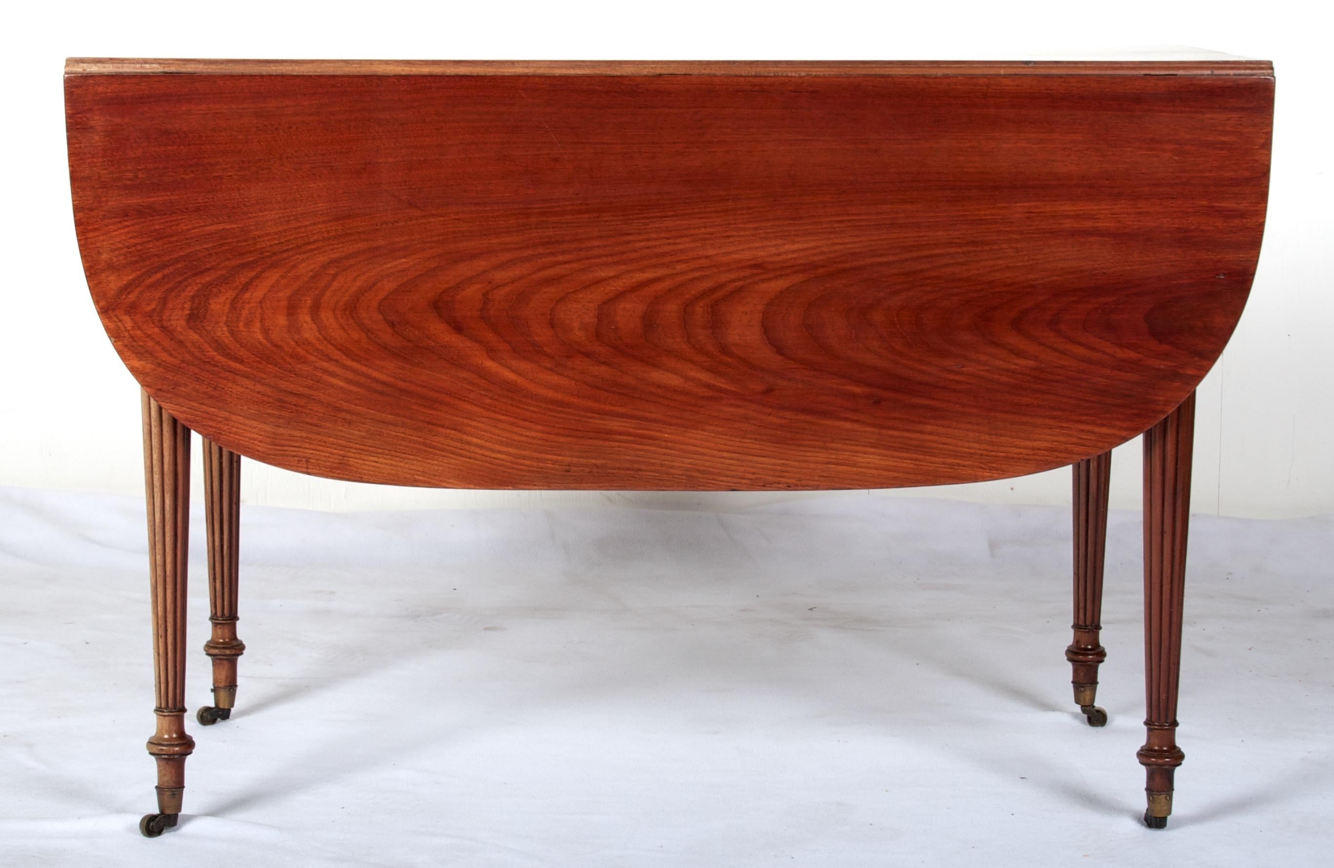 Late 18th Century Mahogany Pembroke Dining Table For Sale 2