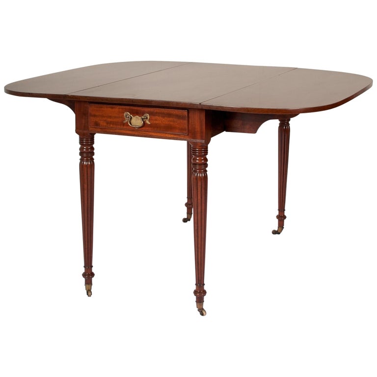 Late 18th Century Mahogany Pembroke Dining Table For Sale