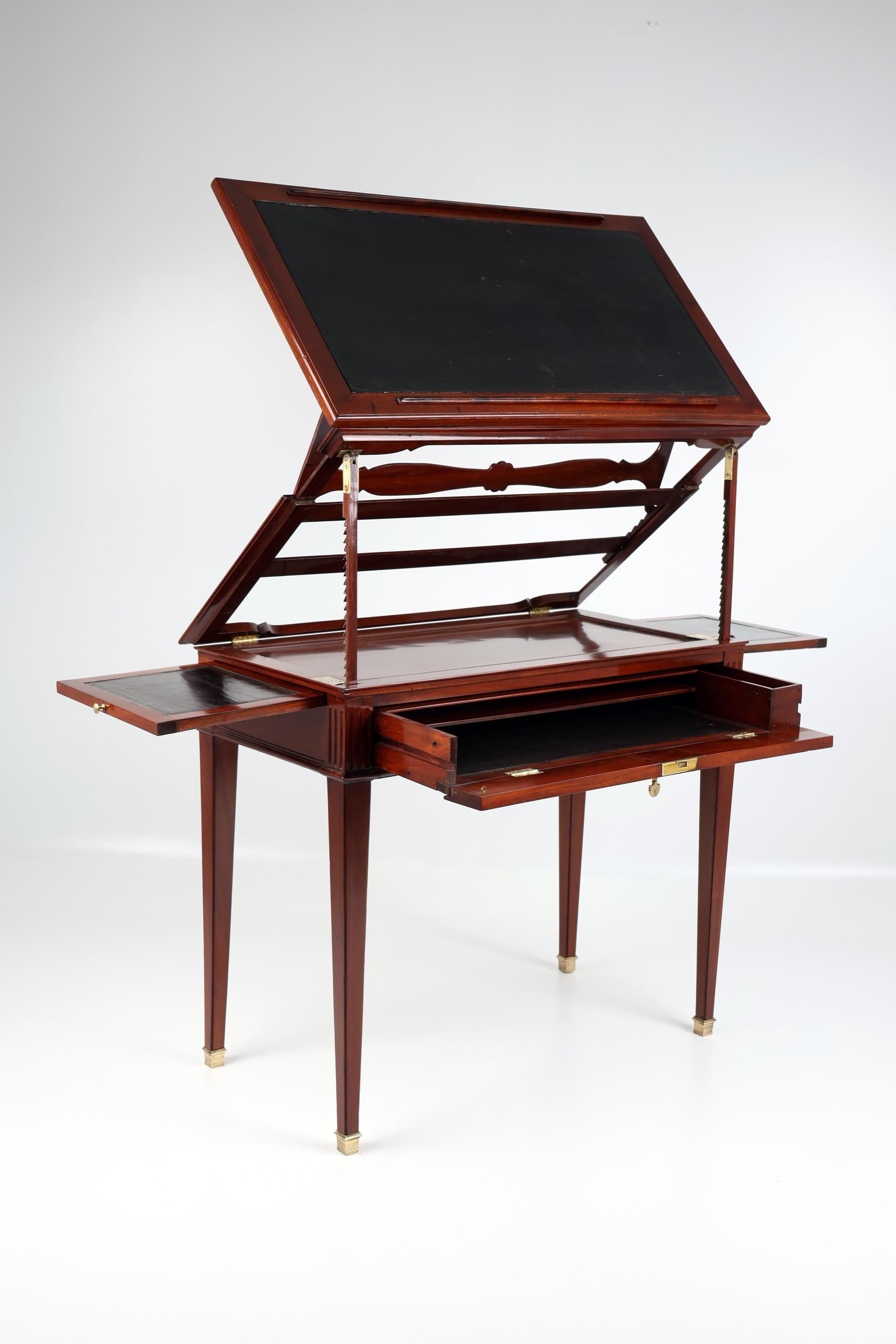 Table d'architecte en acajou plaqué de la fin du XVIIIe siècle, estampillée en vente 7