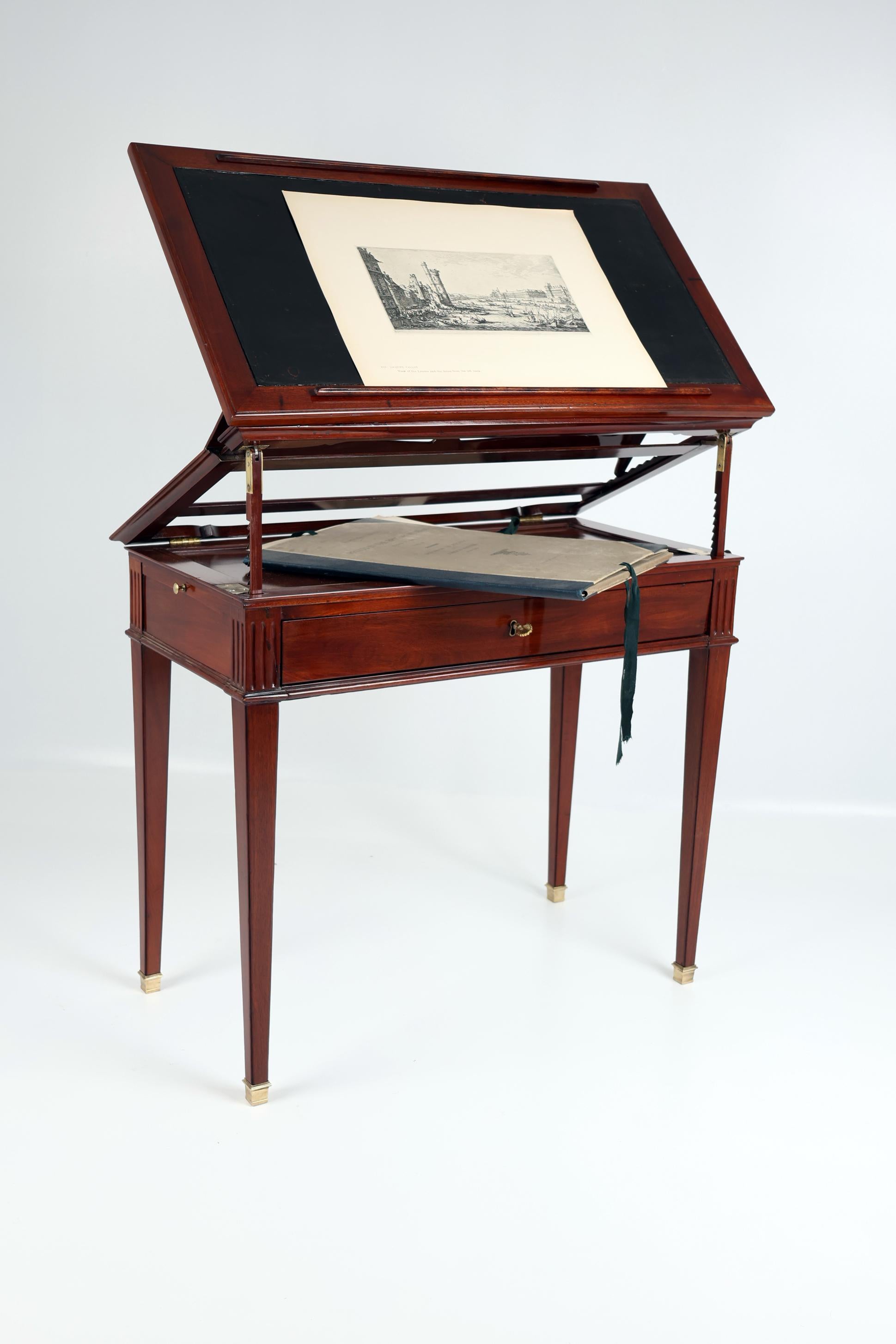 Fin du XVIIIe siècle Table d'architecte en acajou plaqué de la fin du XVIIIe siècle, estampillée en vente