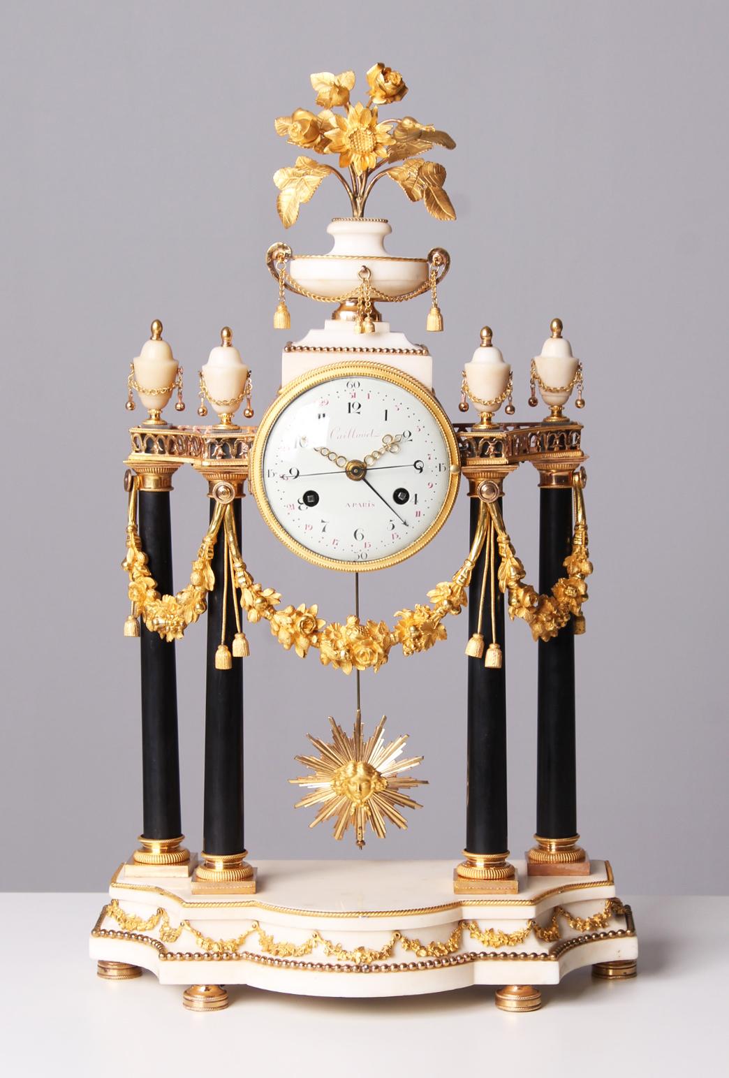 Bronze Late 18th Century Mantel Clock, Louis-XVI Pendule with Date and Seconds, á Paris