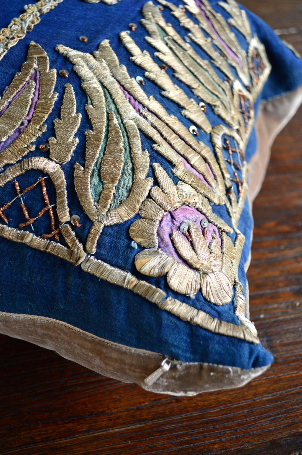 Late 18th Century Metallic / Silk Uzbek Textile Pillow In Excellent Condition For Sale In Chicago, IL