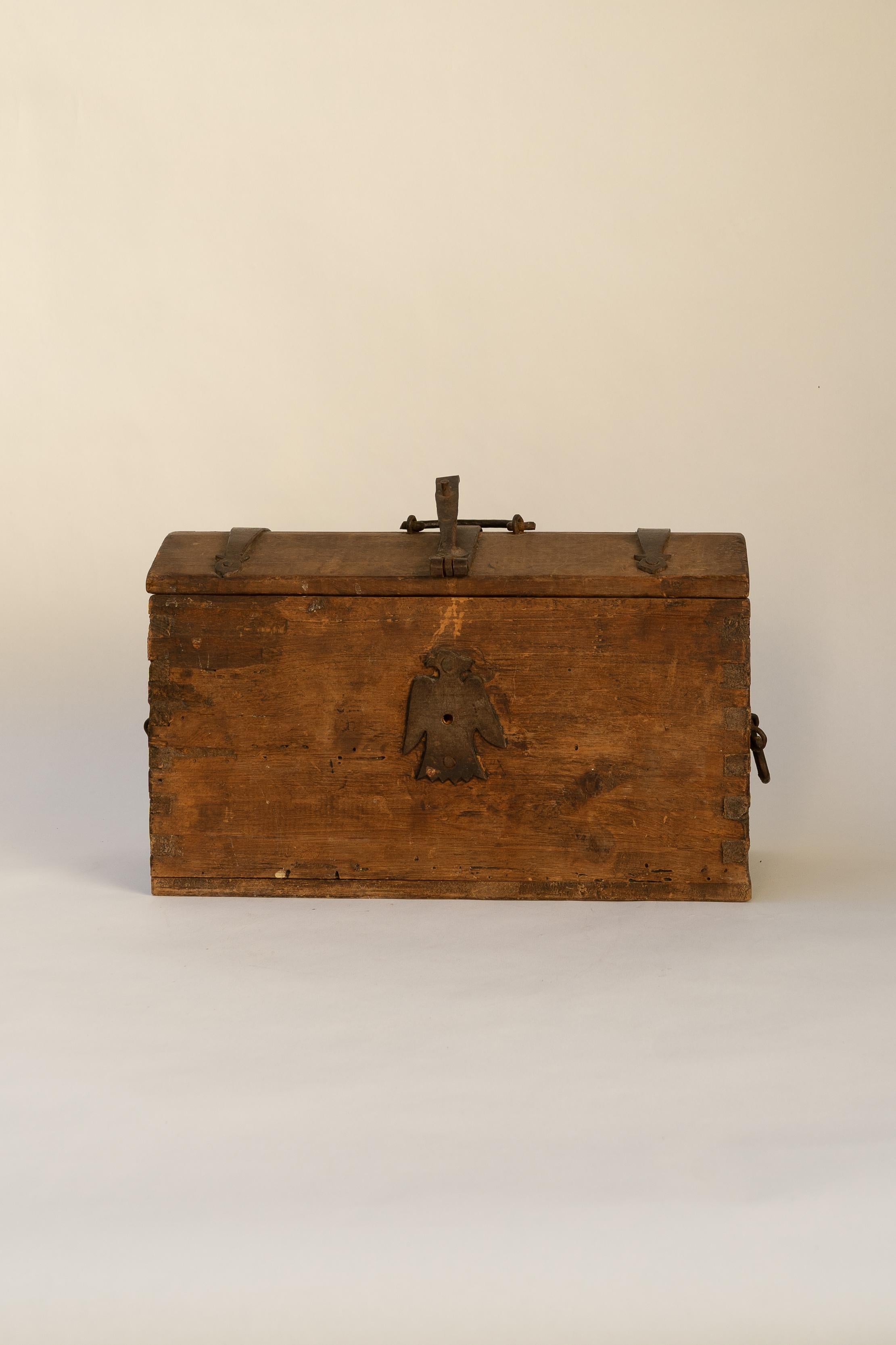 Rustico Late 18th-Century Mini Trunk in vendita