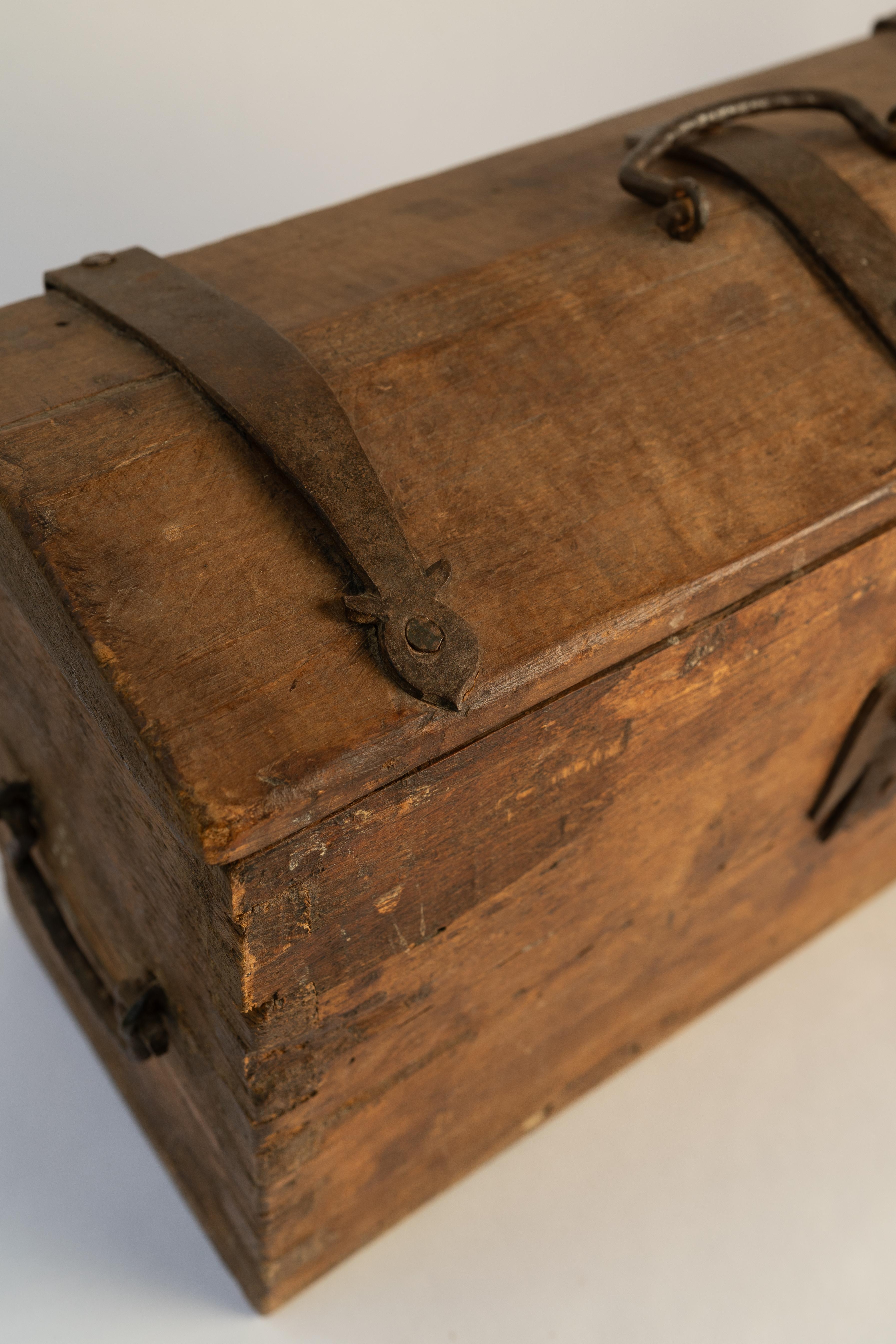 XVIII secolo Late 18th-Century Mini Trunk in vendita