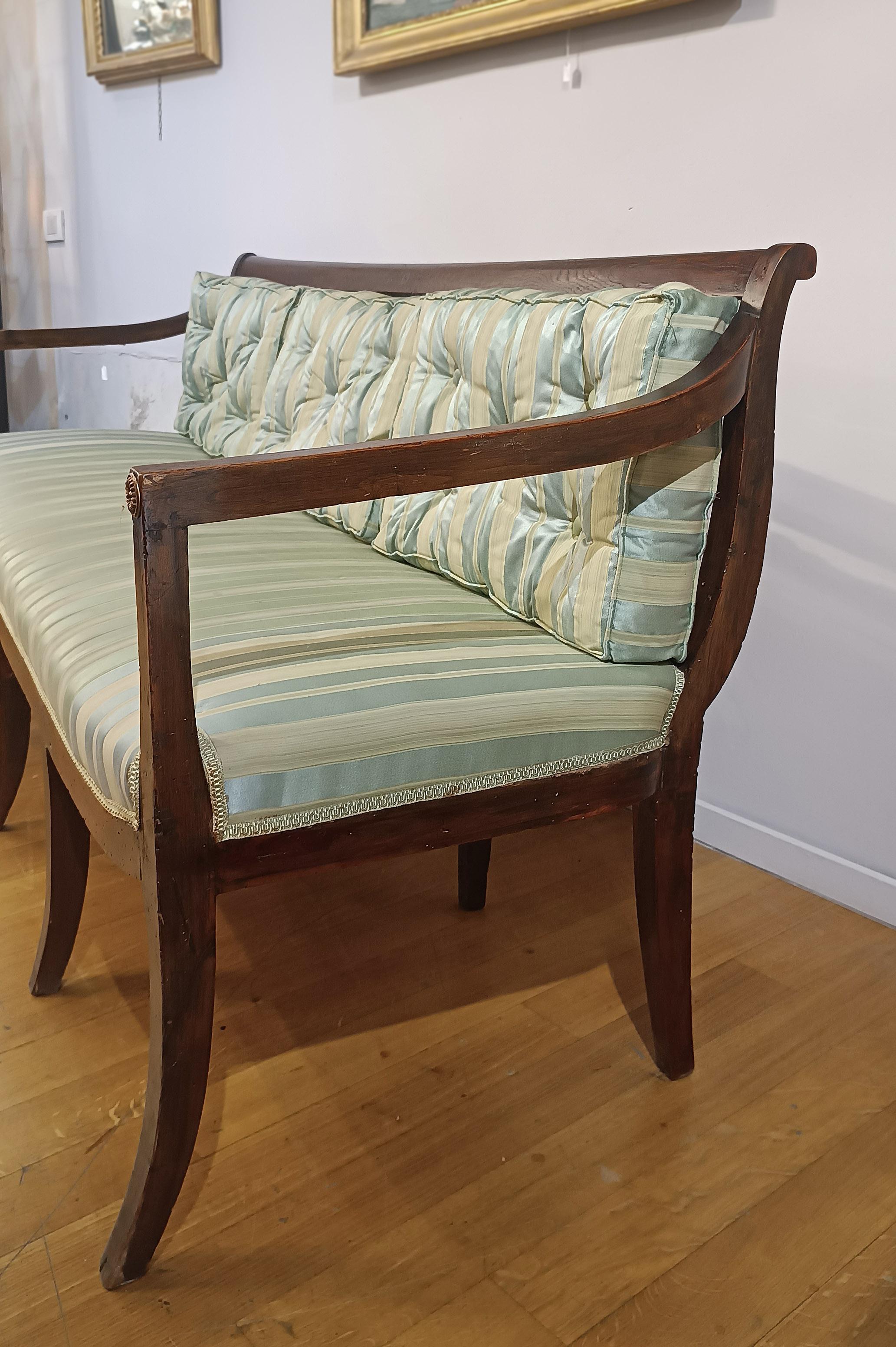 LATE 18th CENTURY NEOCLASSIC WALNUT SOFA en vente 2
