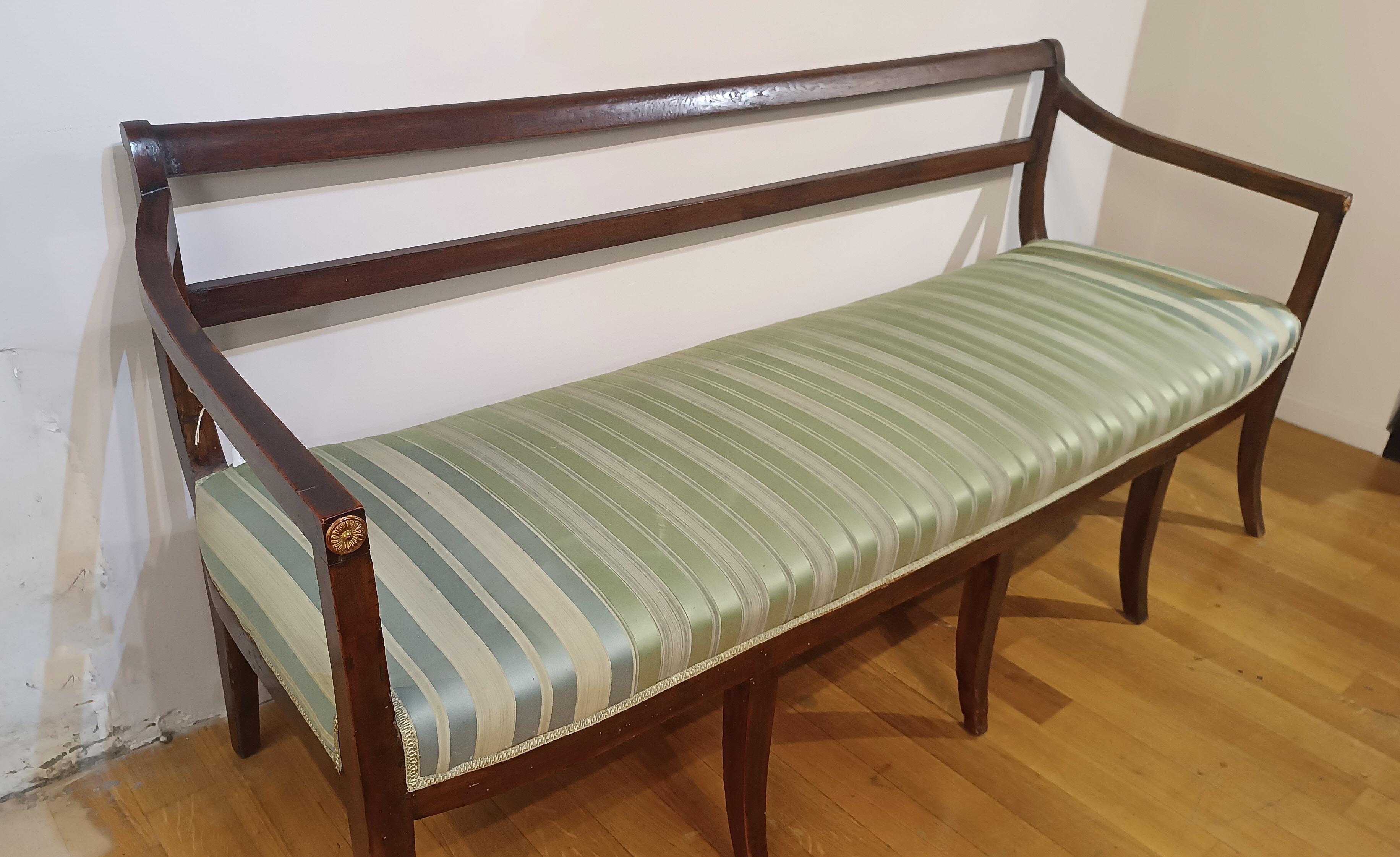 LATE 18th CENTURY NEOCLASSIC WALNUT SOFA en vente 3