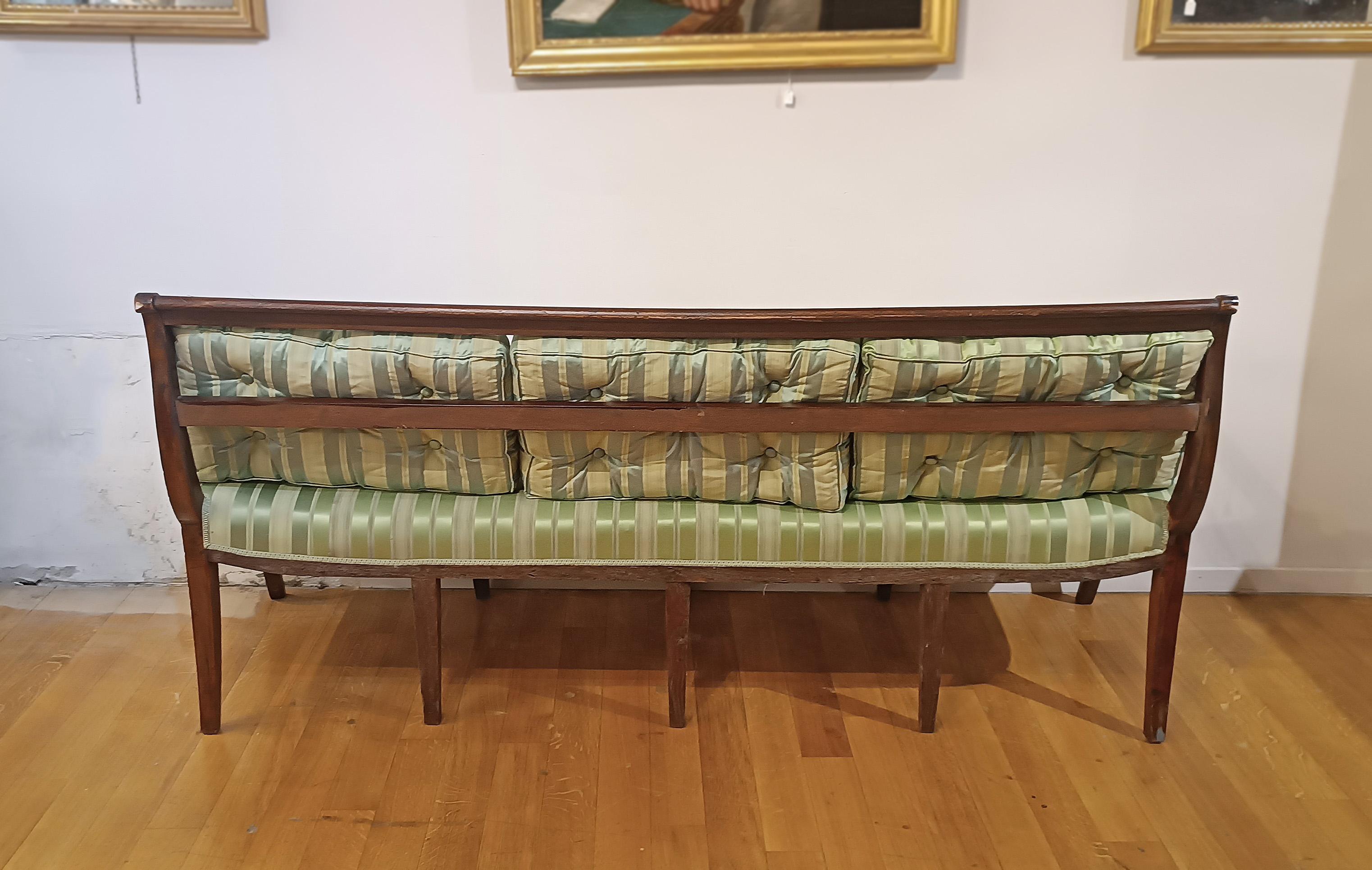 Italian LATE 18th CENTURY NEOCLASSIC WALNUT SOFA en vente