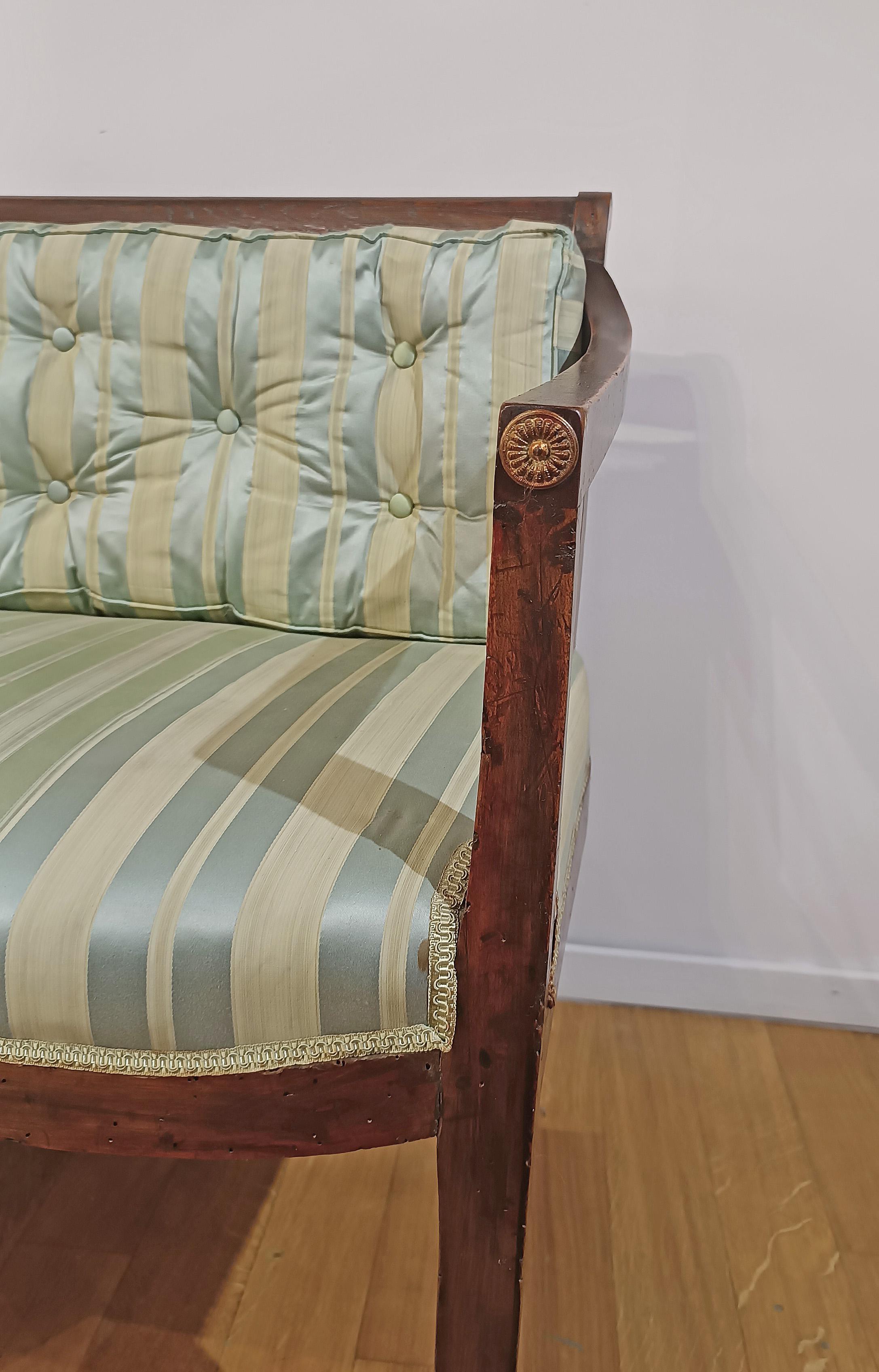 18th Century LATE 18th CENTURY NEOCLASSIC WALNUT SOFA en vente