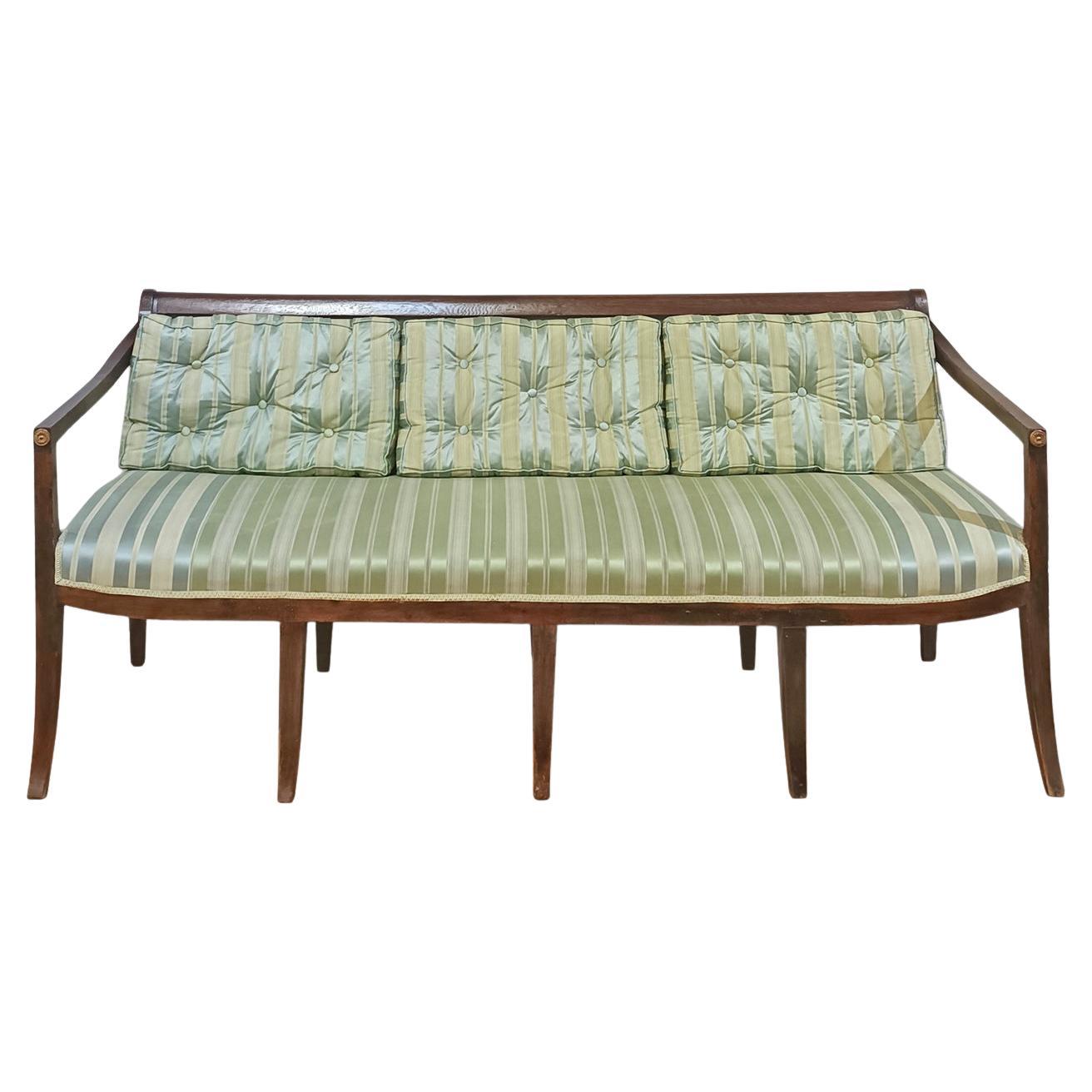 LATE 18th CENTURY NEOCLASSIC WALNUT SOFA en vente