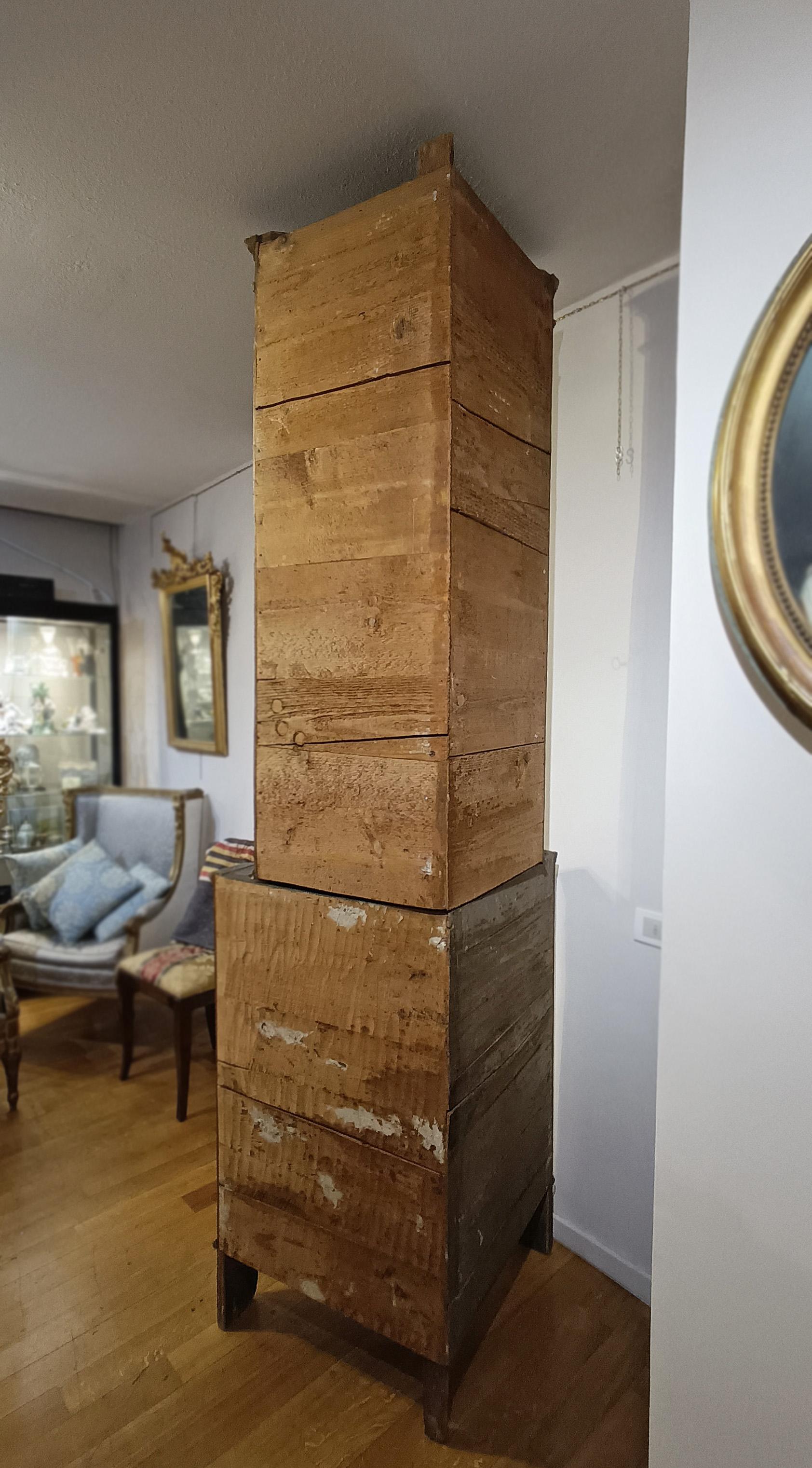 Neoclassico LATE 18th CENTURY NEOCLASSICAL DOUBLE-BODY CORNER CABINET in vendita