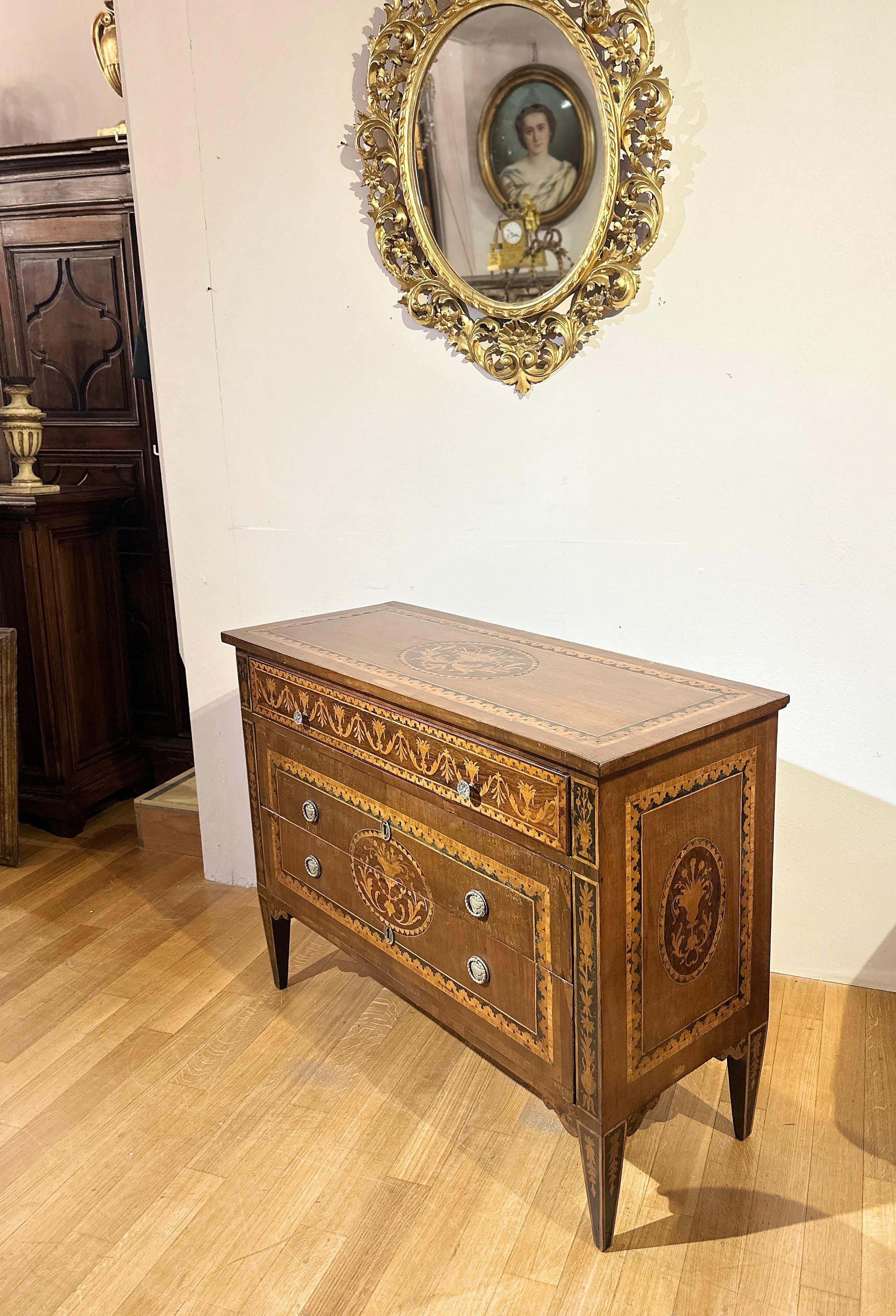 CASSETTIERA NEOCLASSICA INLAIDATA DEL TARDO 18° SECOLO in vendita 3