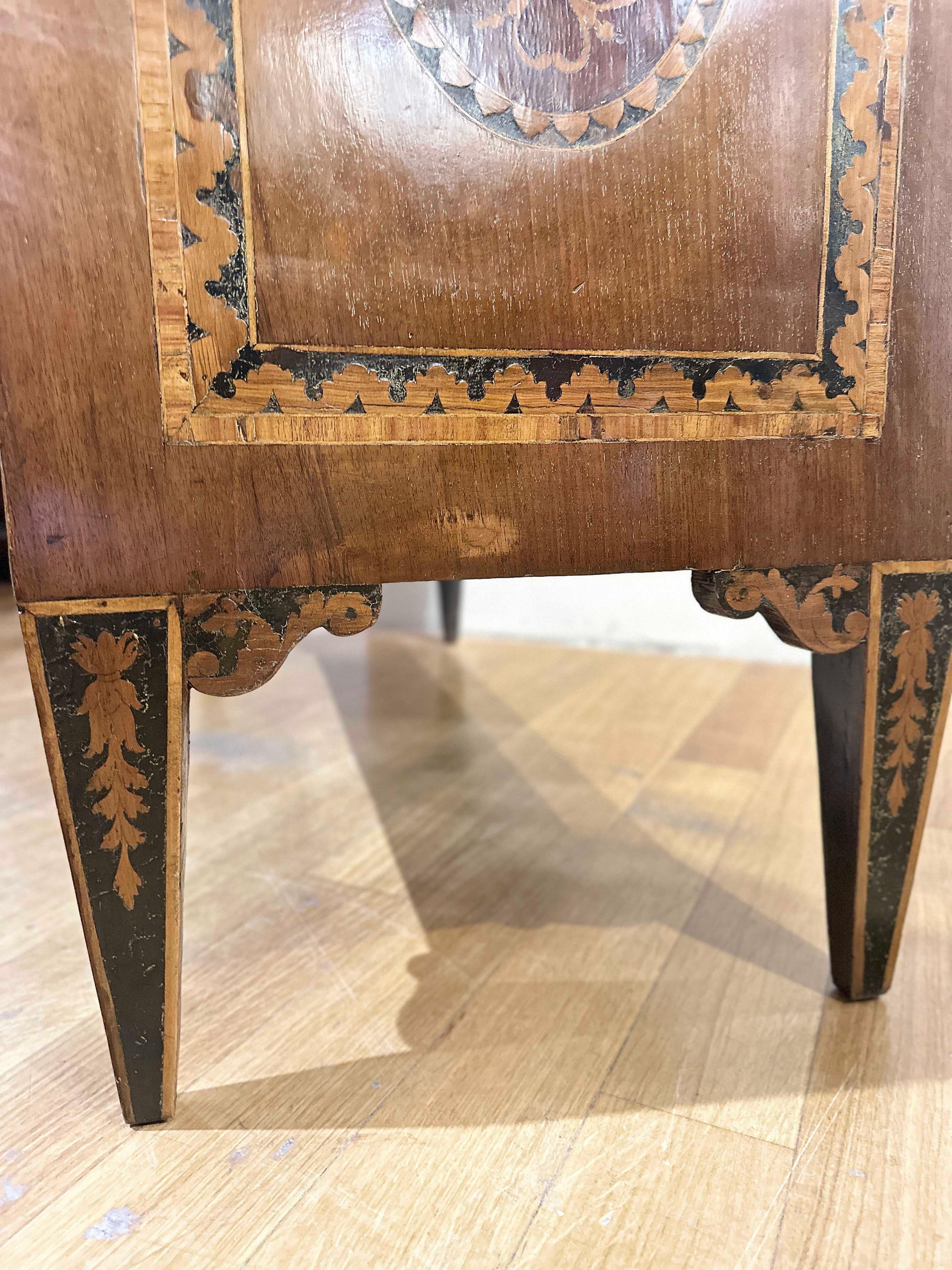 CASSETTIERA NEOCLASSICA INLAIDATA DEL TARDO 18° SECOLO in vendita 1