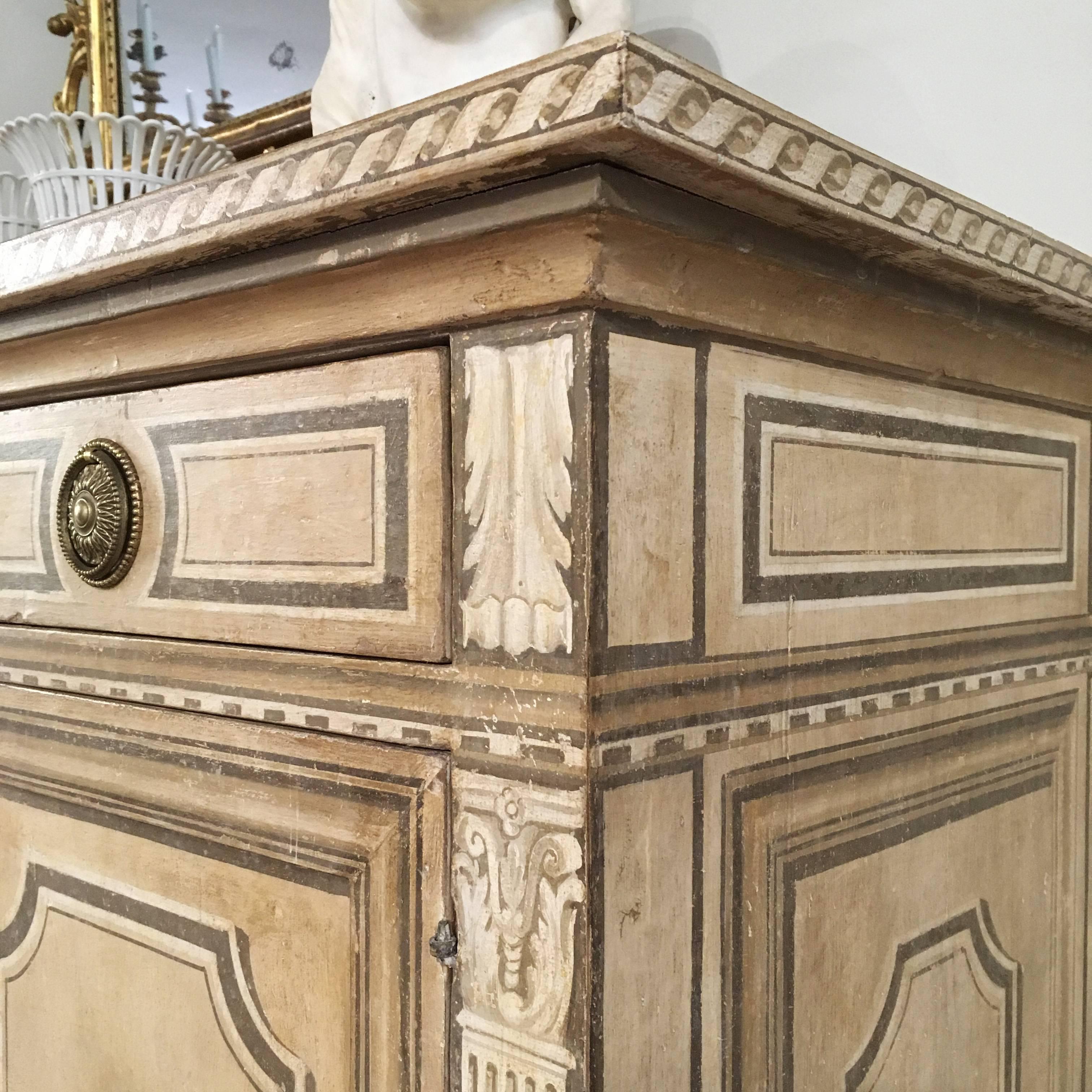 Late 18th Century Neoclassical Italian Credenza in Painted Poplar Wood In Good Condition For Sale In Firenze, IT