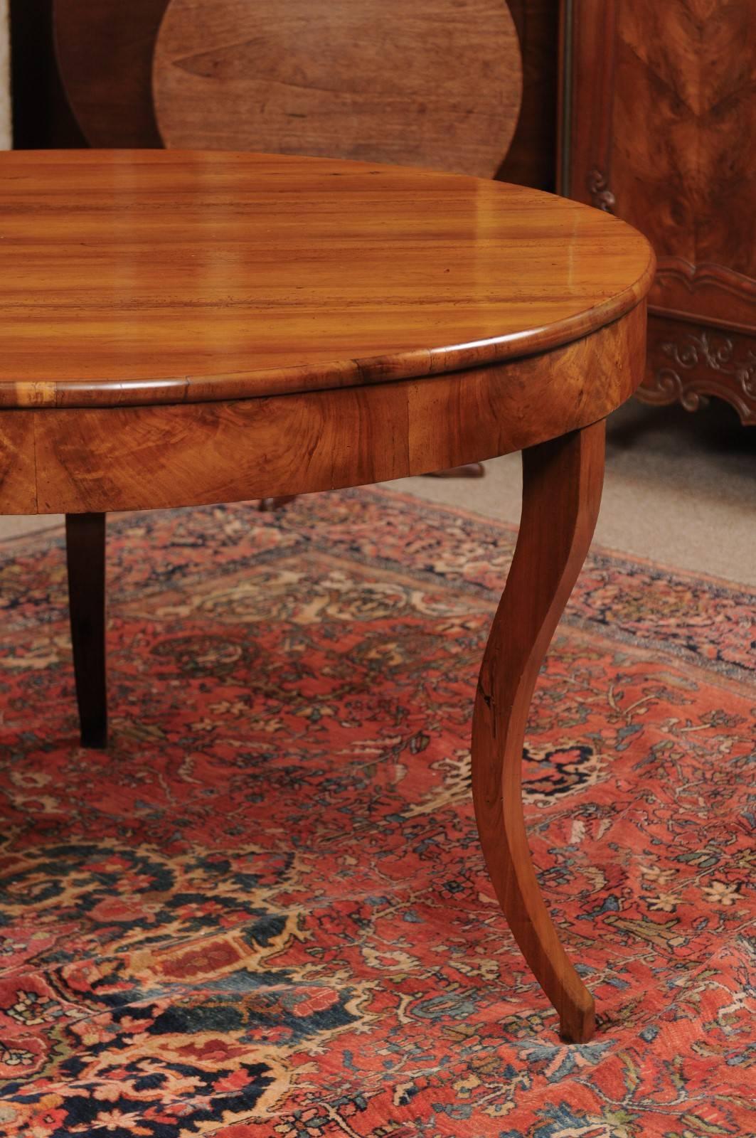 Late 18th Century Neoclassical Italian Walnut Center Table 1