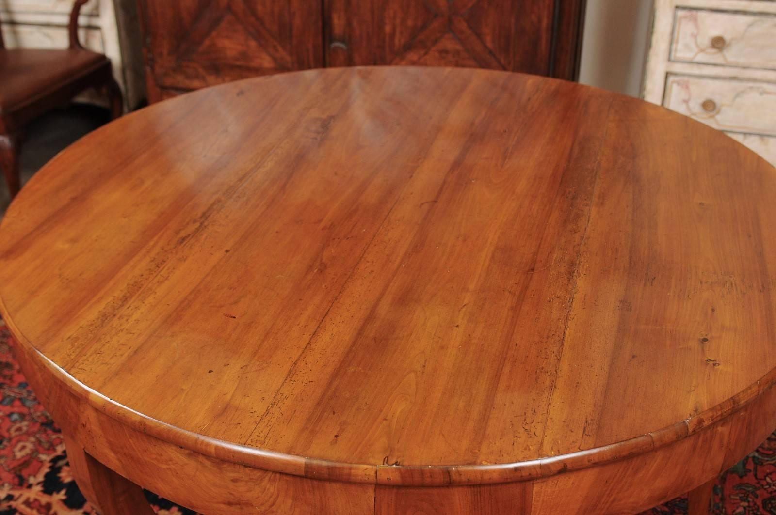 Late 18th Century Neoclassical Italian Walnut Center Table 3