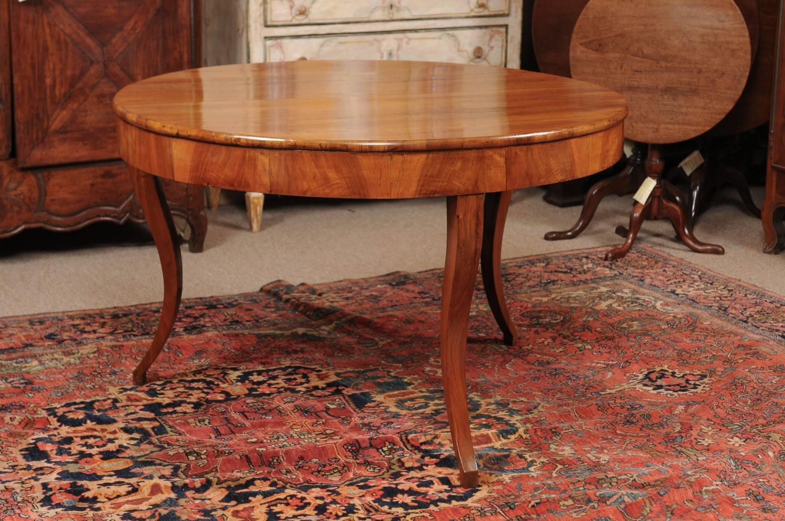 Late 18th Century Neoclassical Italian Walnut Center Table 4