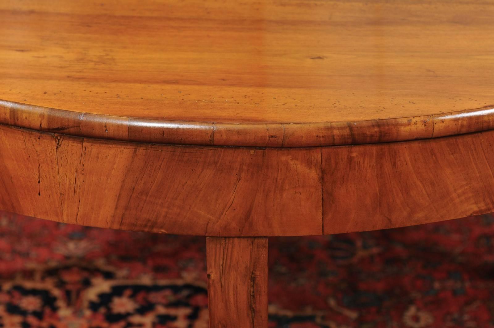 Late 18th Century Neoclassical Italian Walnut Center Table 5